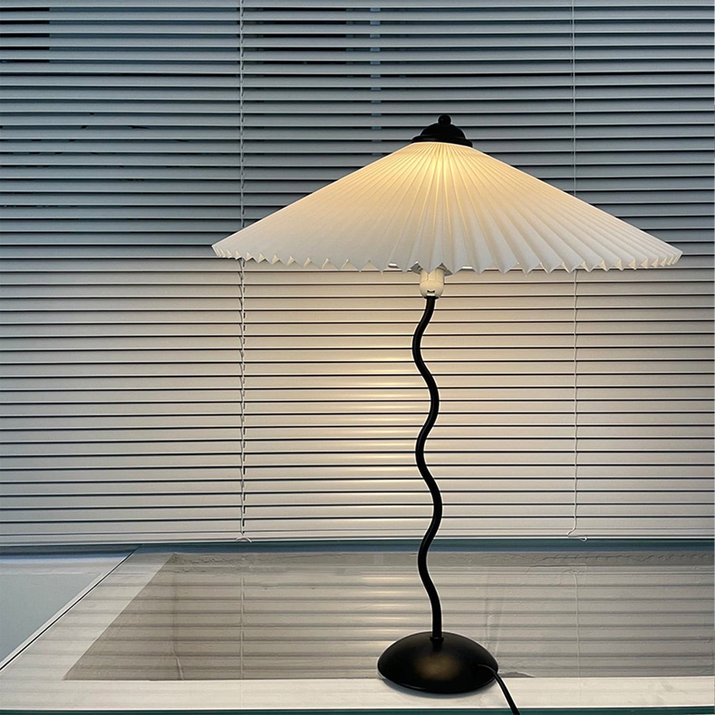 Wiggly Pleated Table Lamp - Lumpaz