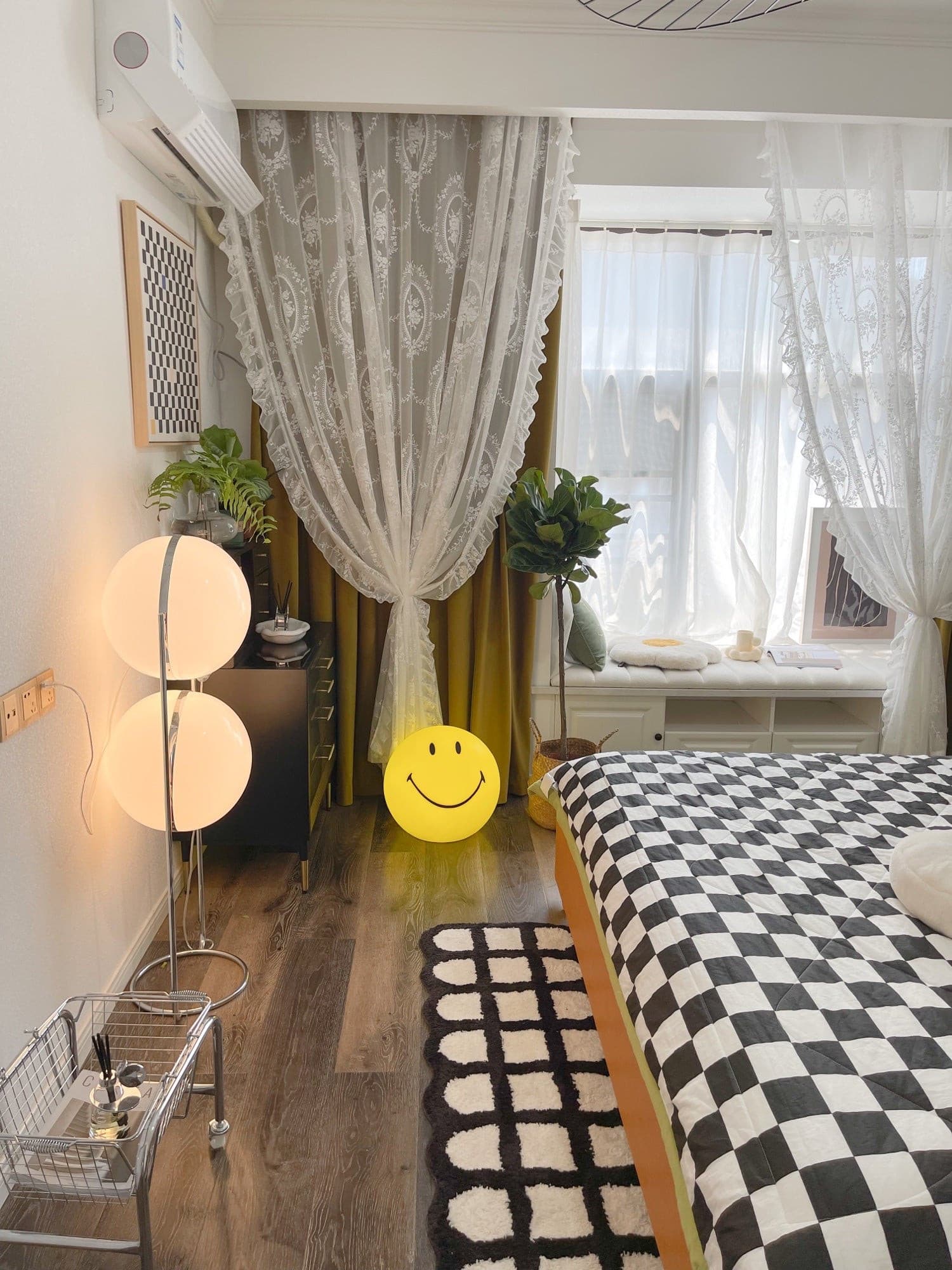 Mr Maria Smiley Table Lamp - Lumpaz