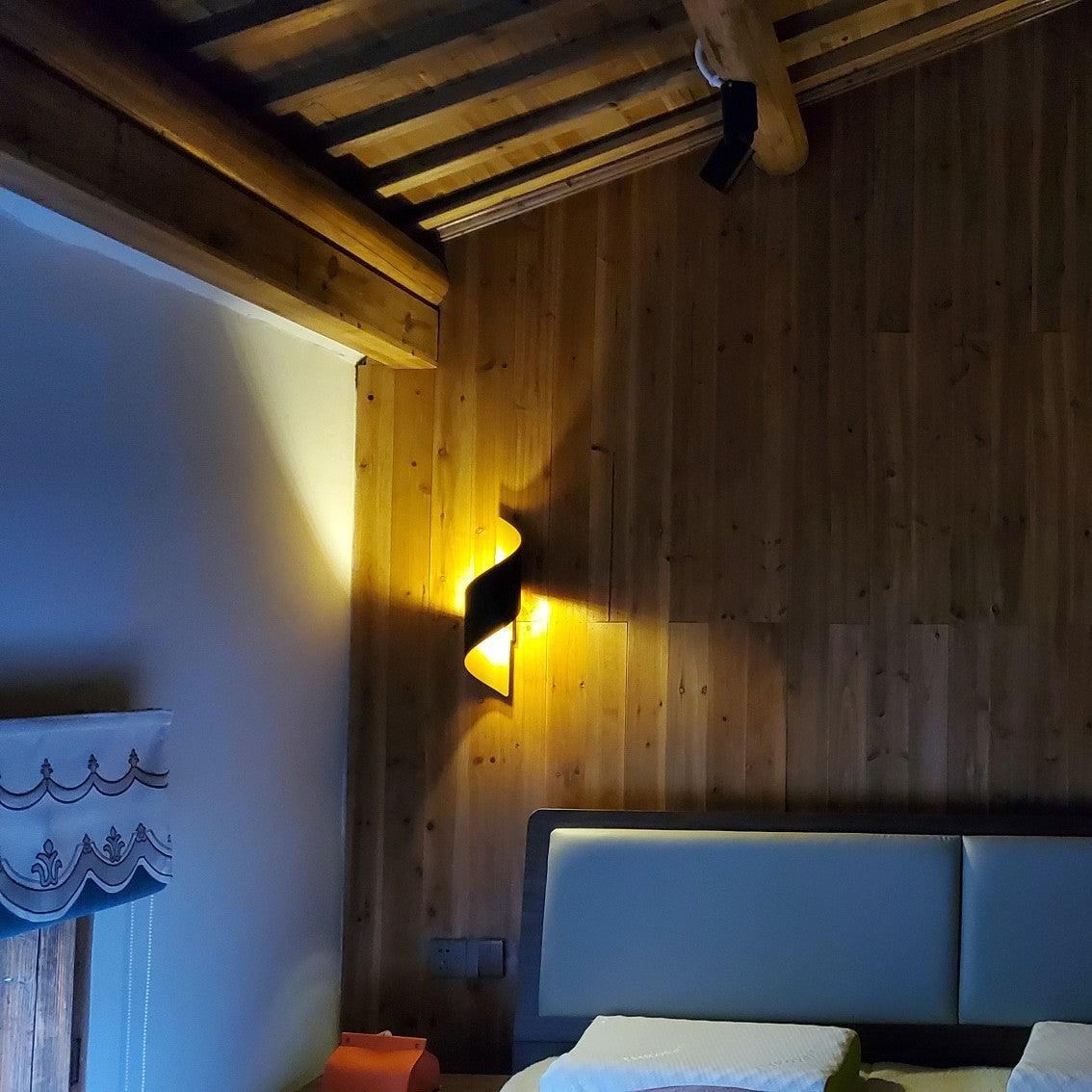 Helix Wall Lamp - Lumpaz