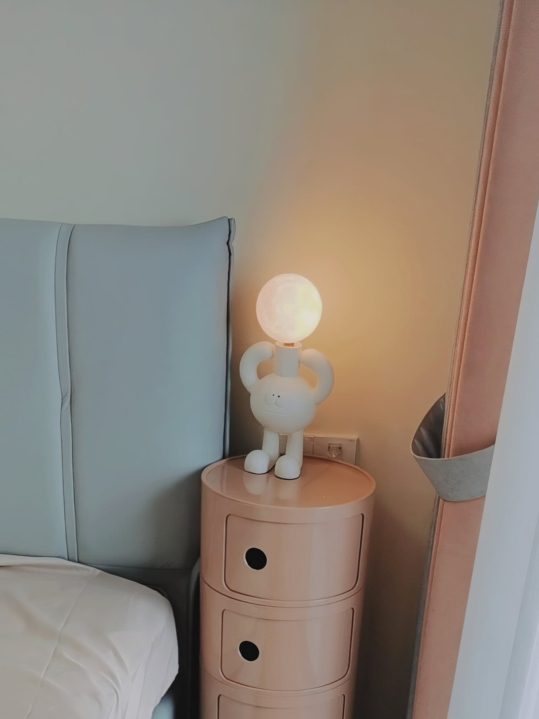 Resin Robot Table Lamp - Lumpaz