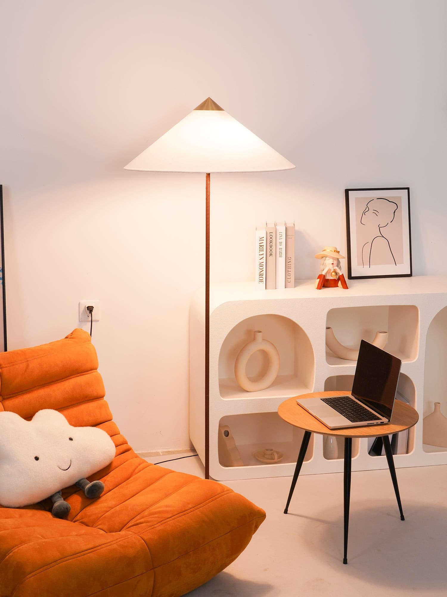 Chinese Hat  Floor Lamp - Lumpaz