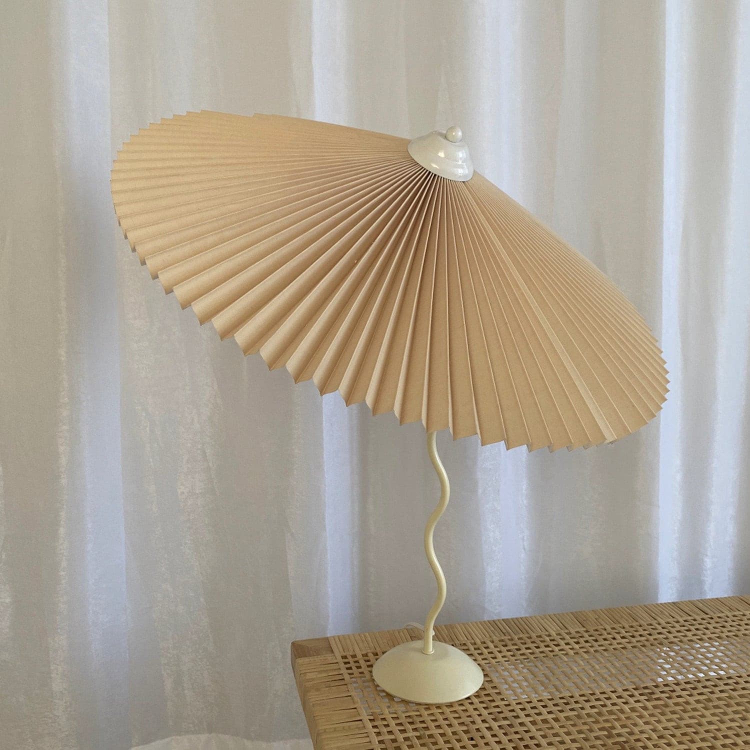 Wiggly Pleated Table Lamp - Lumpaz