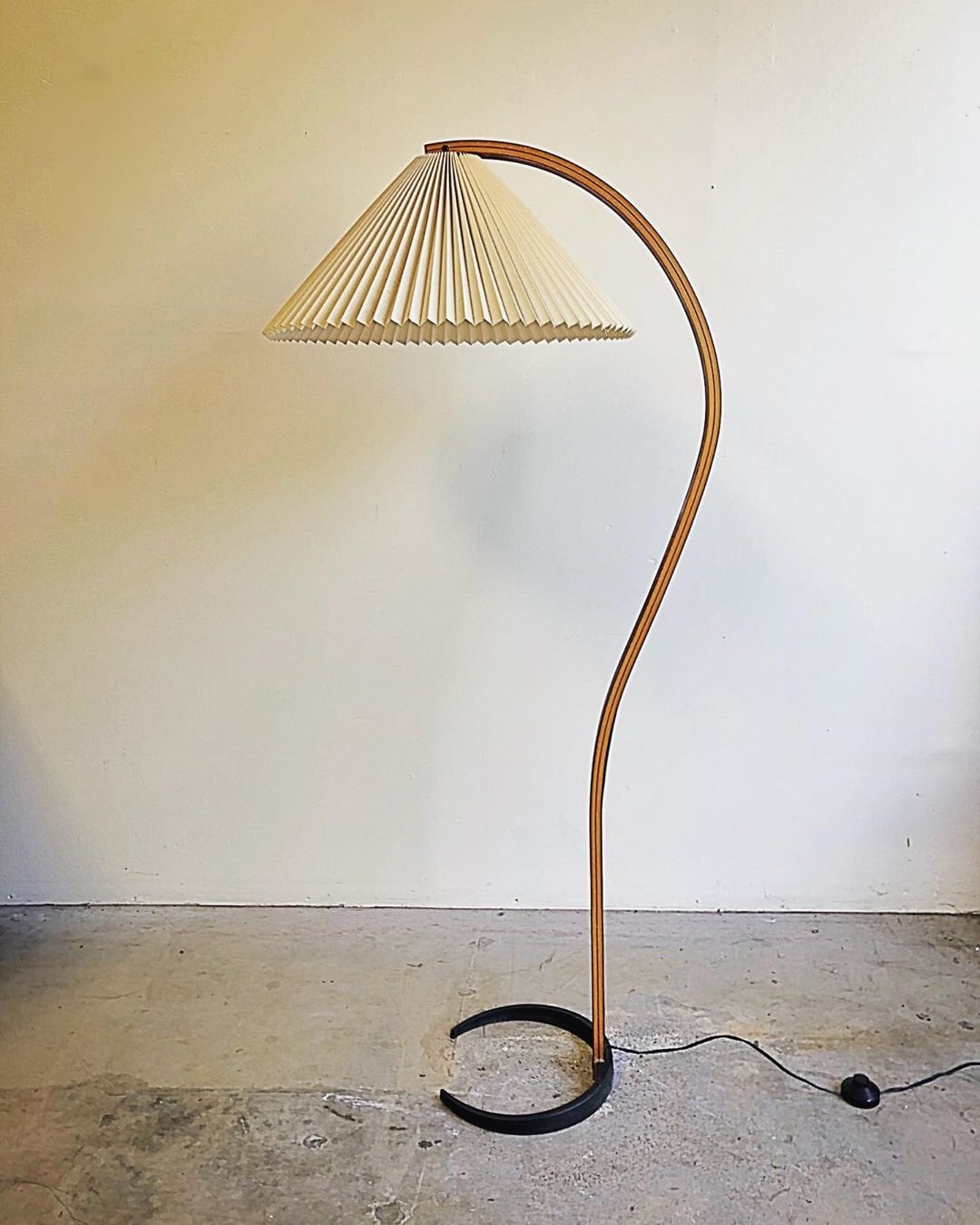 Caprani Wooden Floor Lamp - Lumpaz