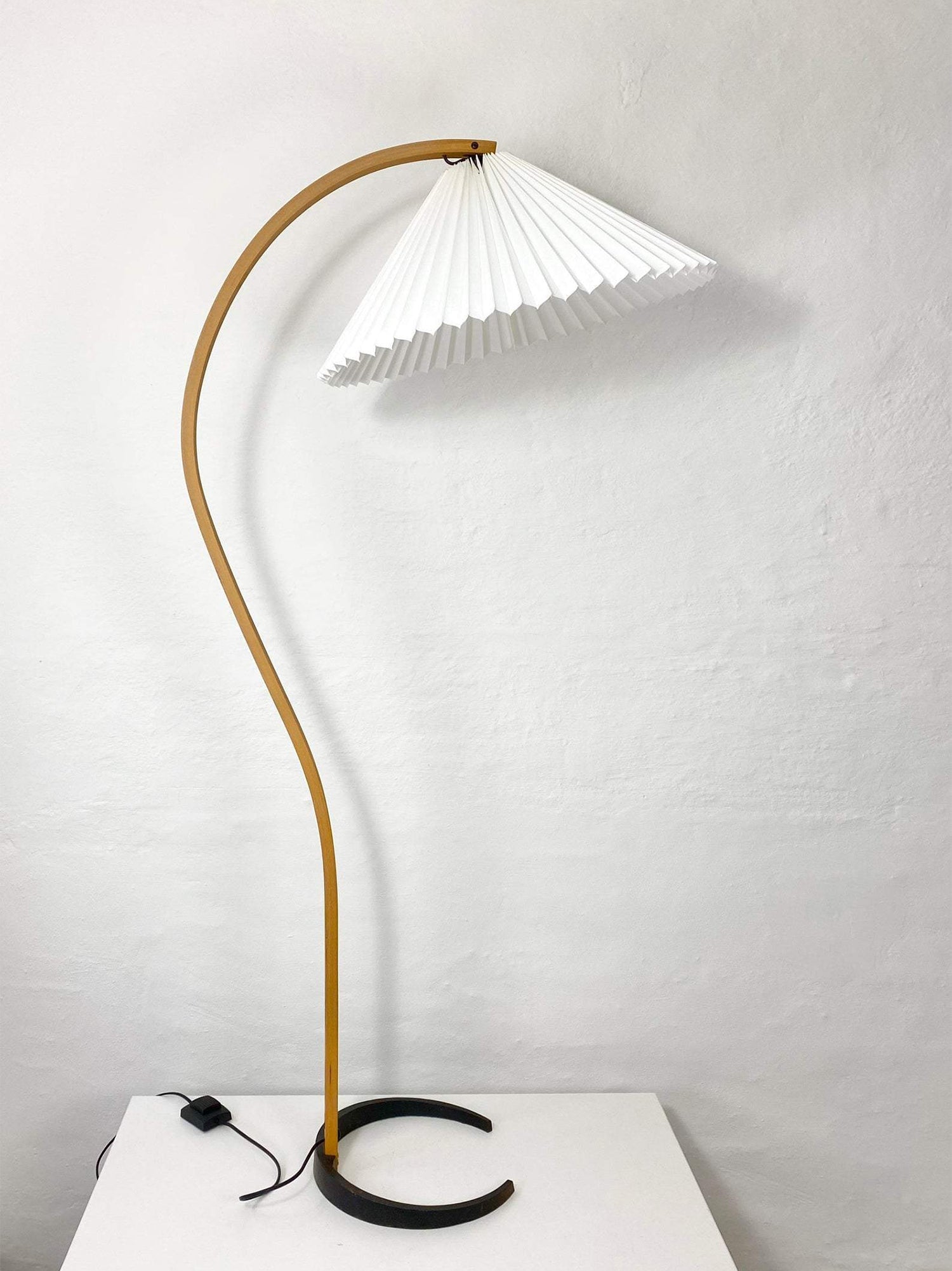 Caprani Wooden Floor Lamp - Lumpaz