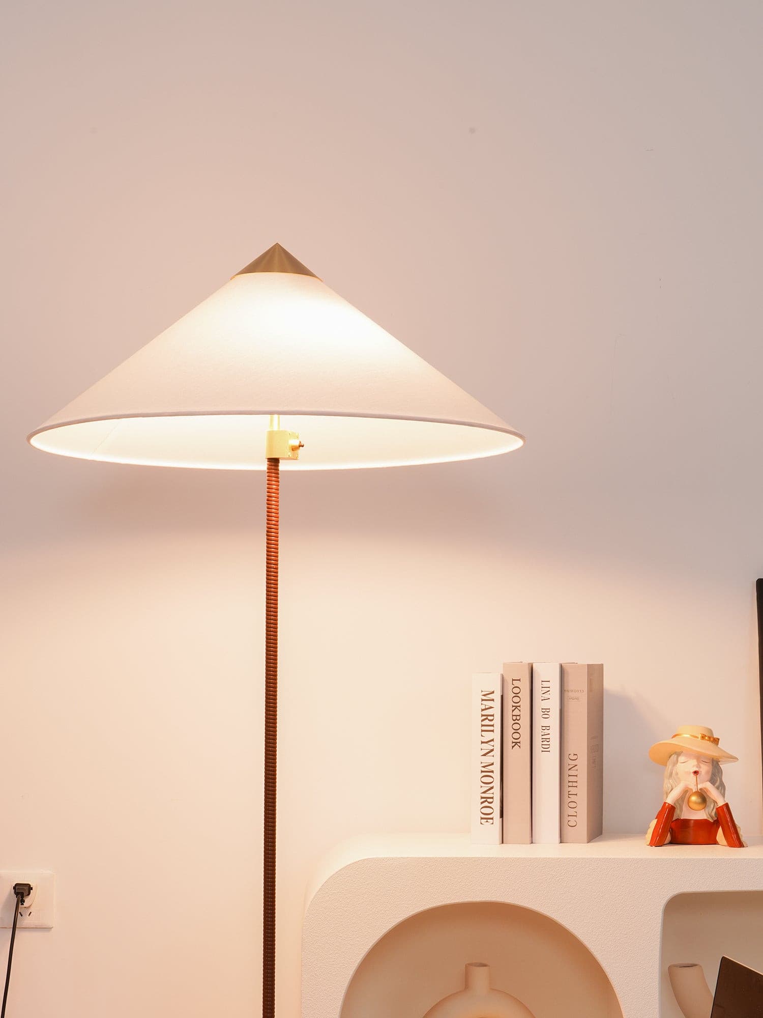 Chinese Hat  Floor Lamp - Lumpaz