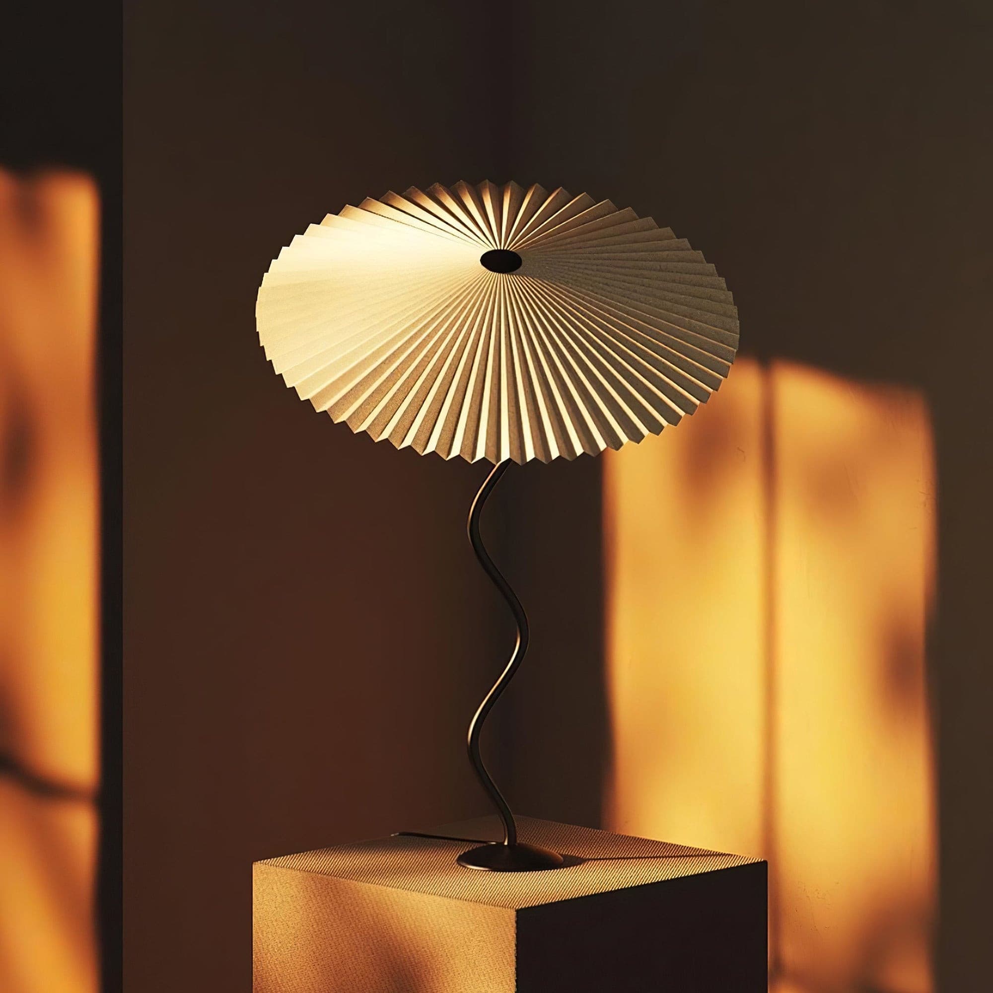 Wiggly Pleated Table Lamp - Lumpaz