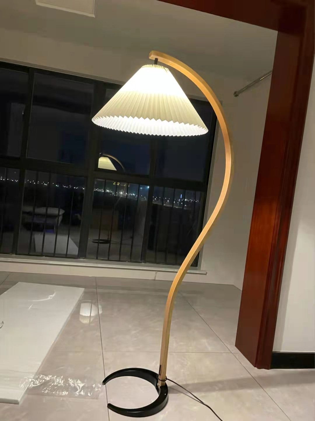 Caprani Wooden Floor Lamp - Lumpaz