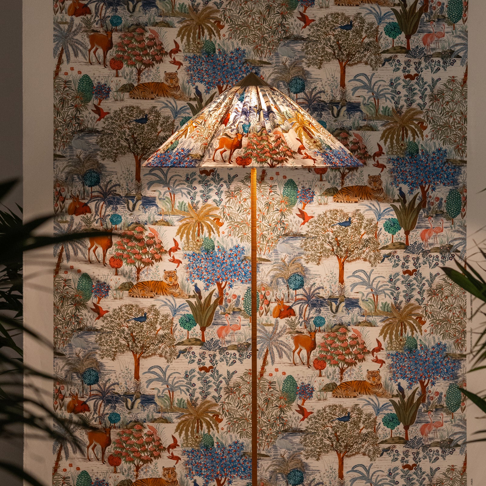 Chinese Hat  Floor Lamp - Lumpaz