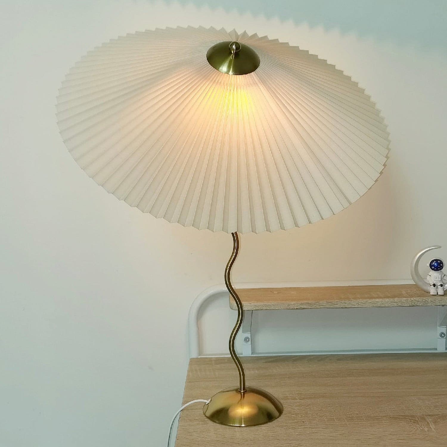 Wiggly Pleated Table Lamp - Lumpaz