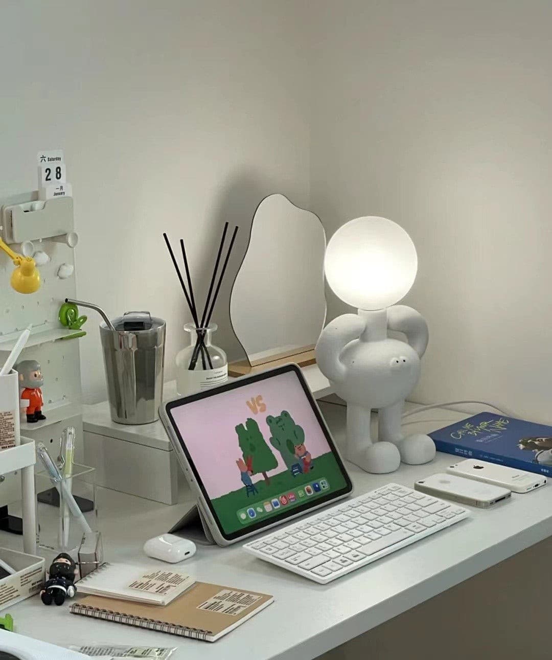 Resin Robot Table Lamp - Lumpaz