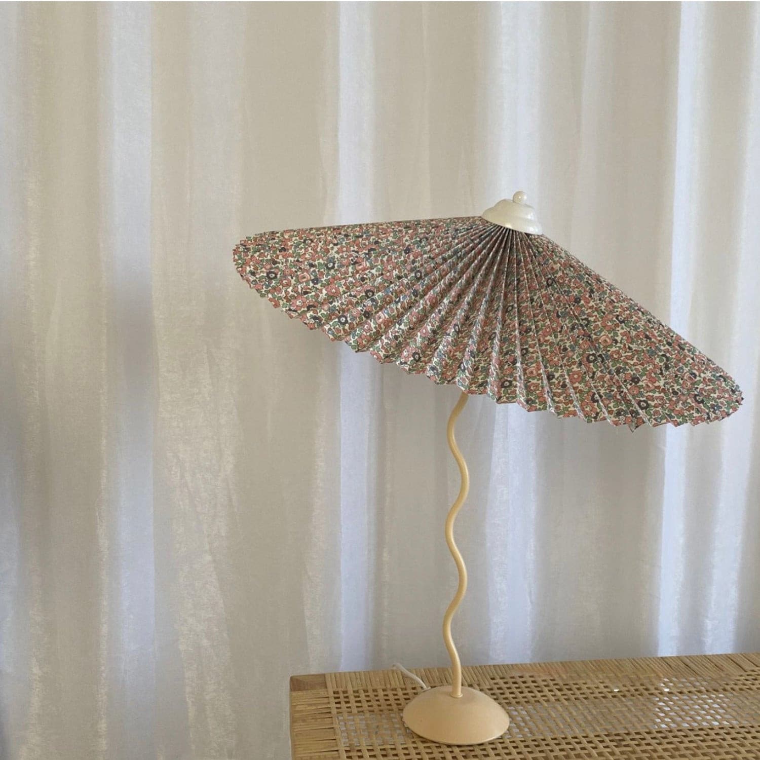 Wiggly Pleated Table Lamp - Lumpaz