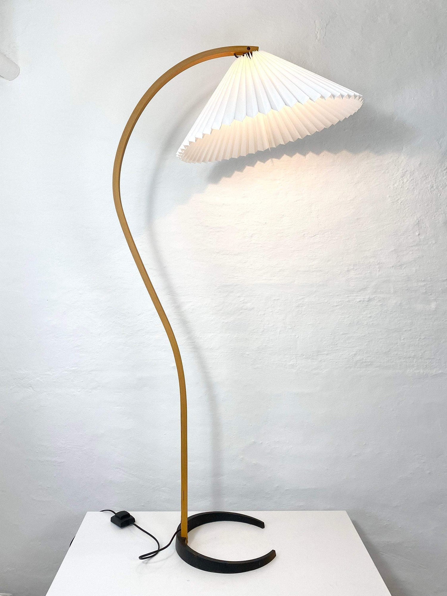 Caprani Wooden Floor Lamp - Lumpaz
