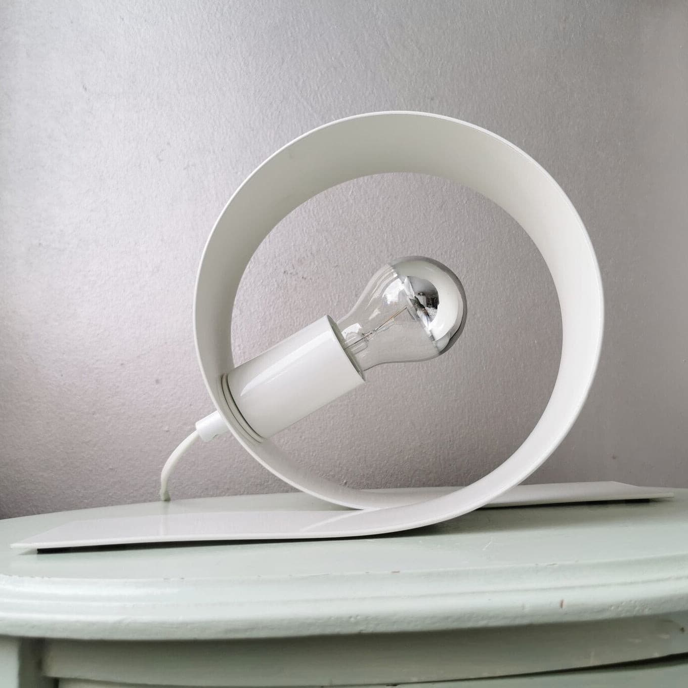Looping Table Lamp - Lumpaz