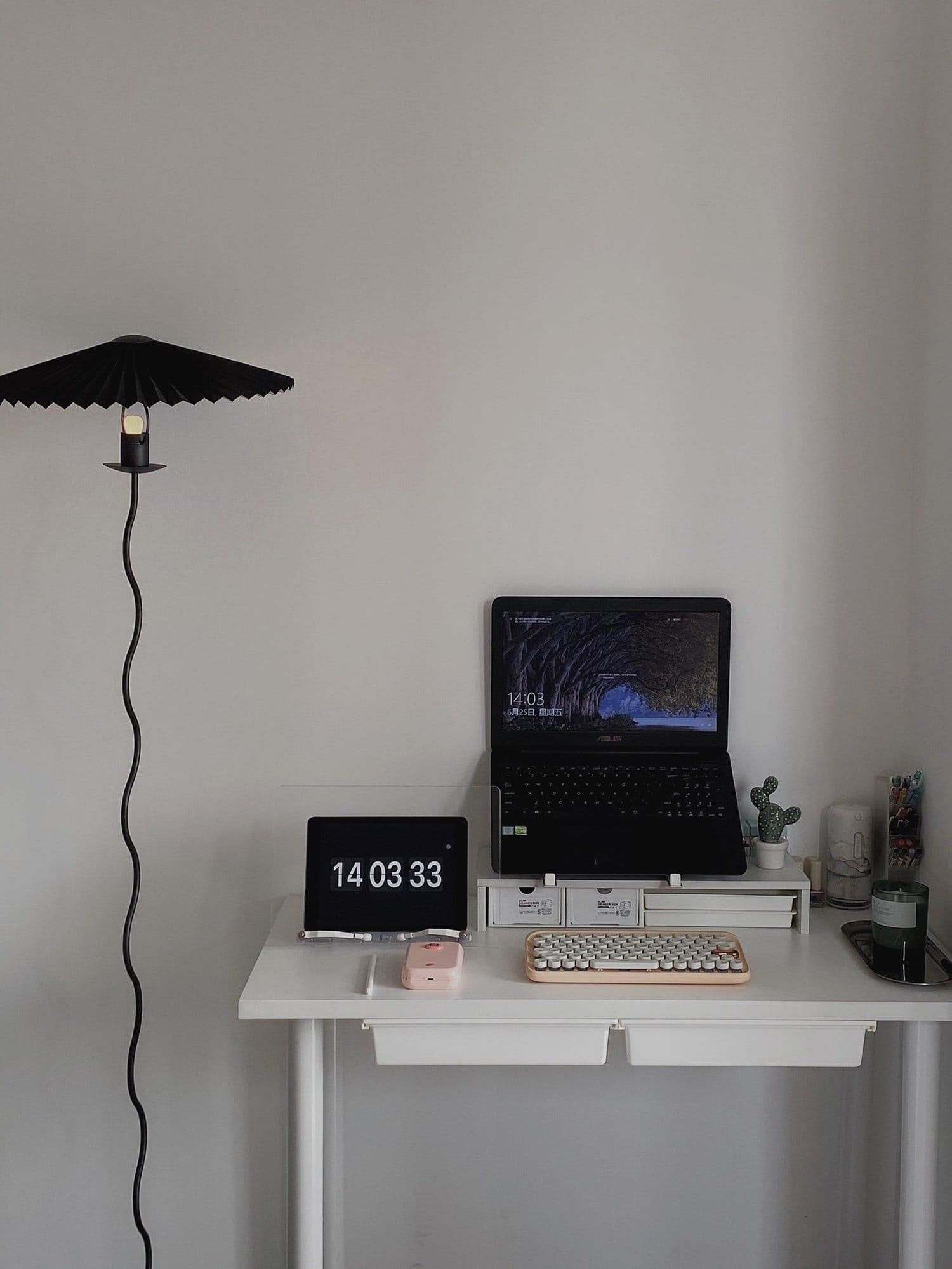 Wiggly Pleated Floor Lamp - Lumpaz