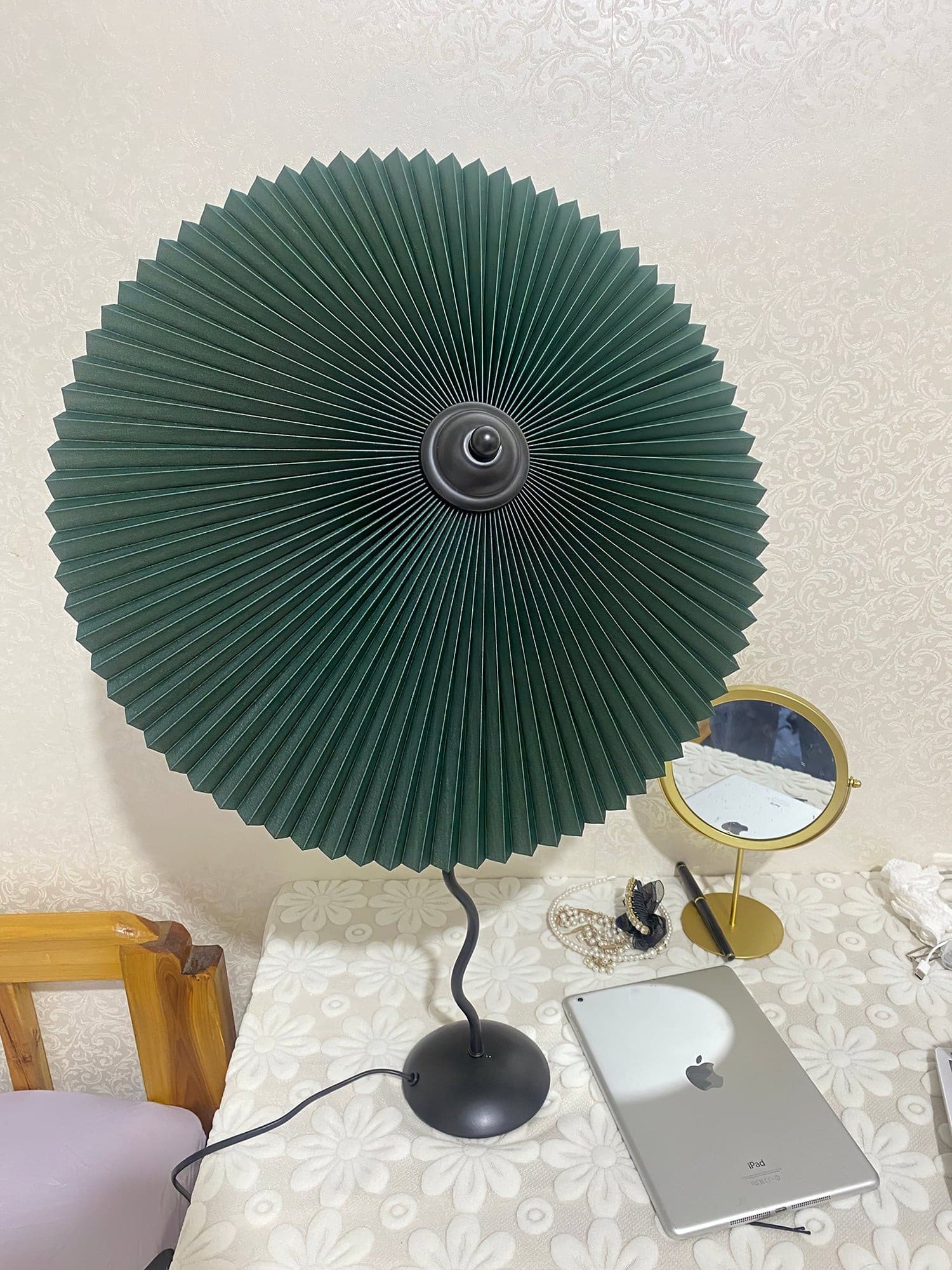 Wiggly Pleated Table Lamp - Lumpaz