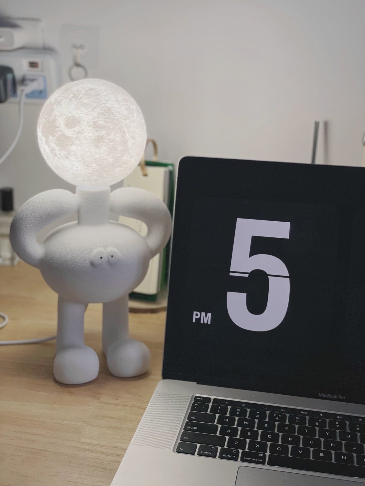 Resin Robot Table Lamp - Lumpaz