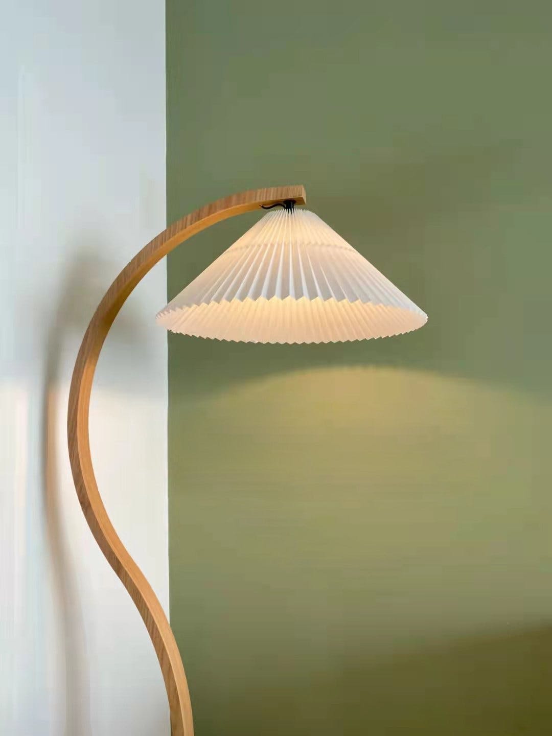Caprani Wooden Floor Lamp - Lumpaz