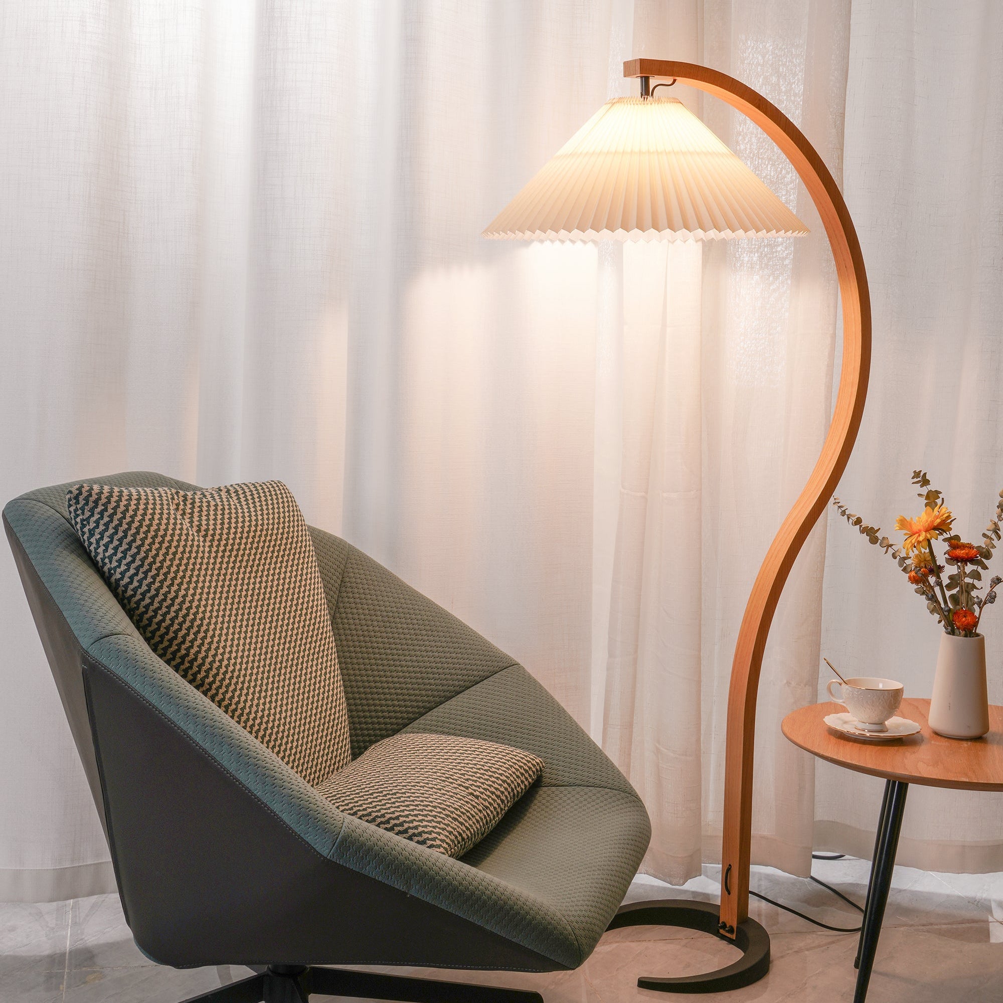 Caprani Wooden Floor Lamp - Lumpaz