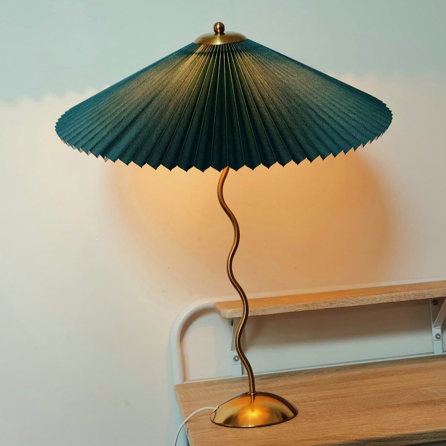 Wiggly Pleated Table Lamp - Lumpaz
