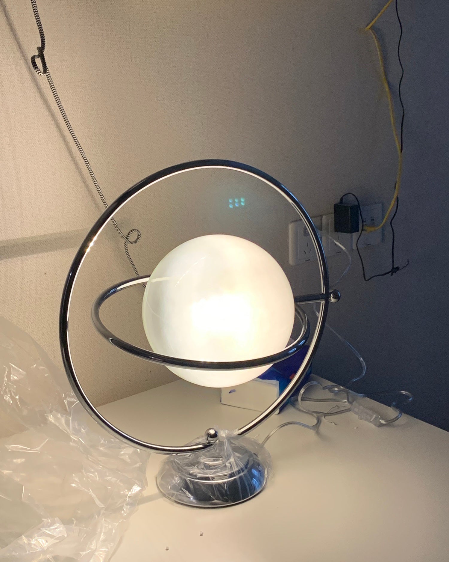 Planet Table Lamp - Lumpaz