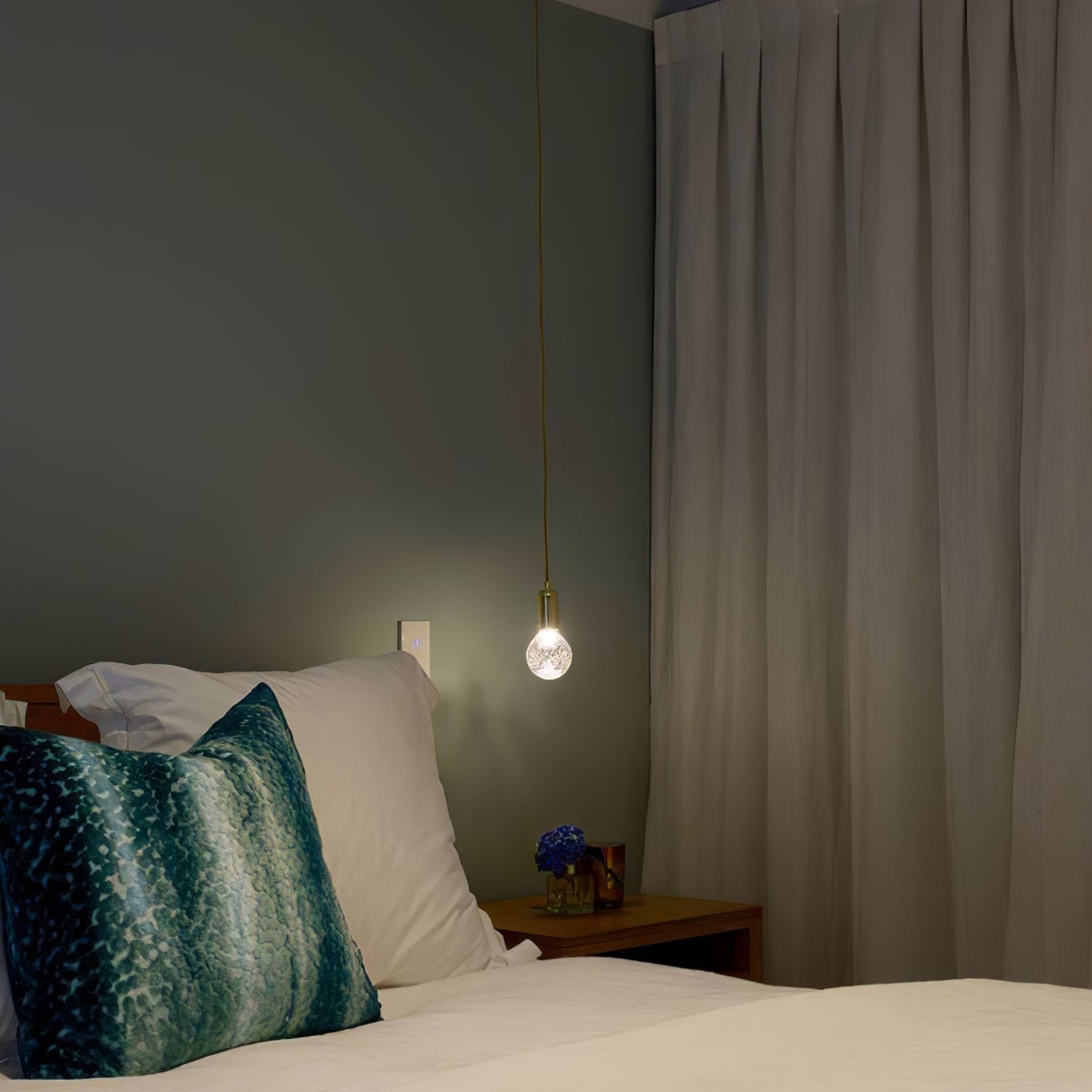 Crystal Bulb Pendant Light - Lumpaz