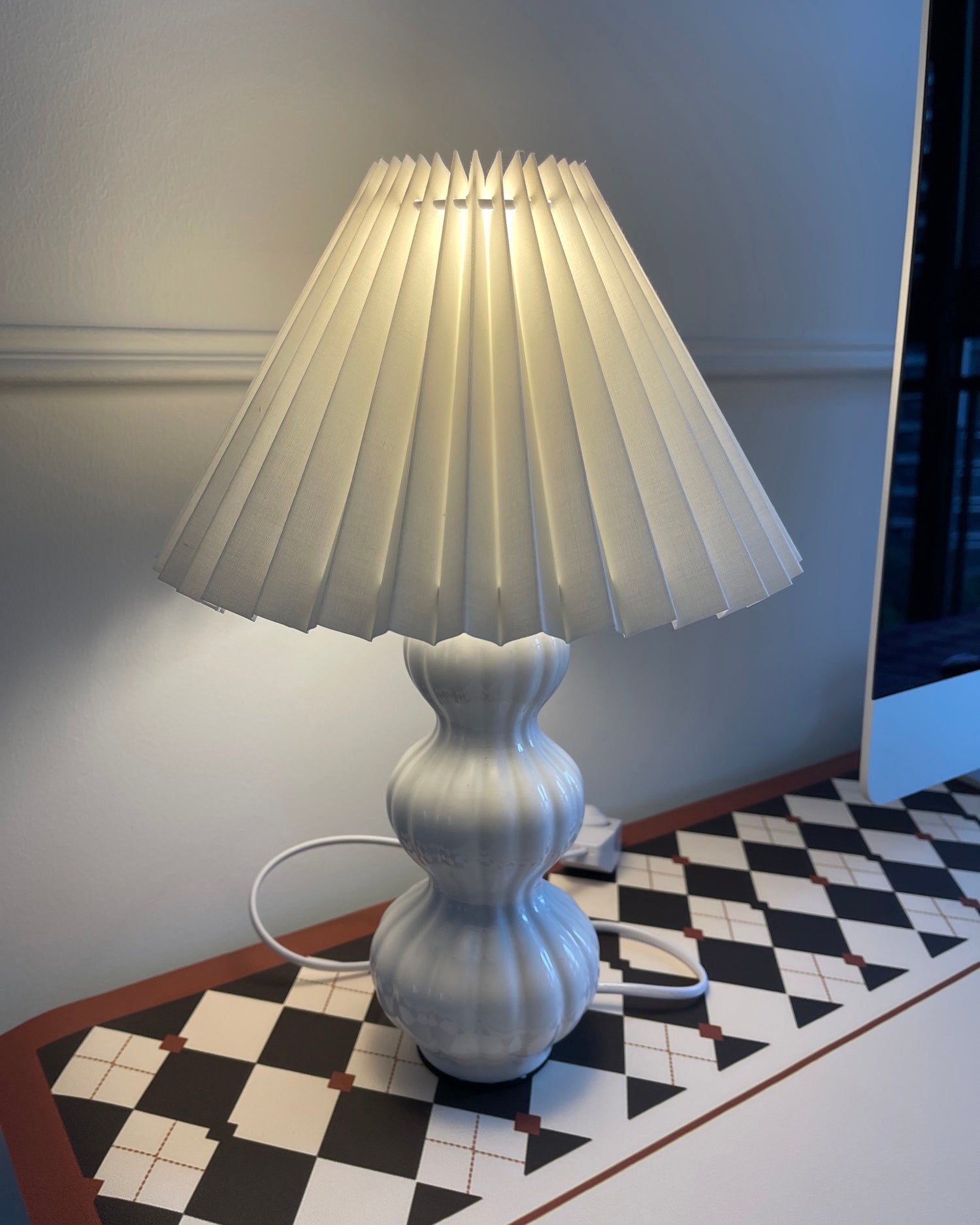 Luna Pleated Table Lamp - Lumpaz