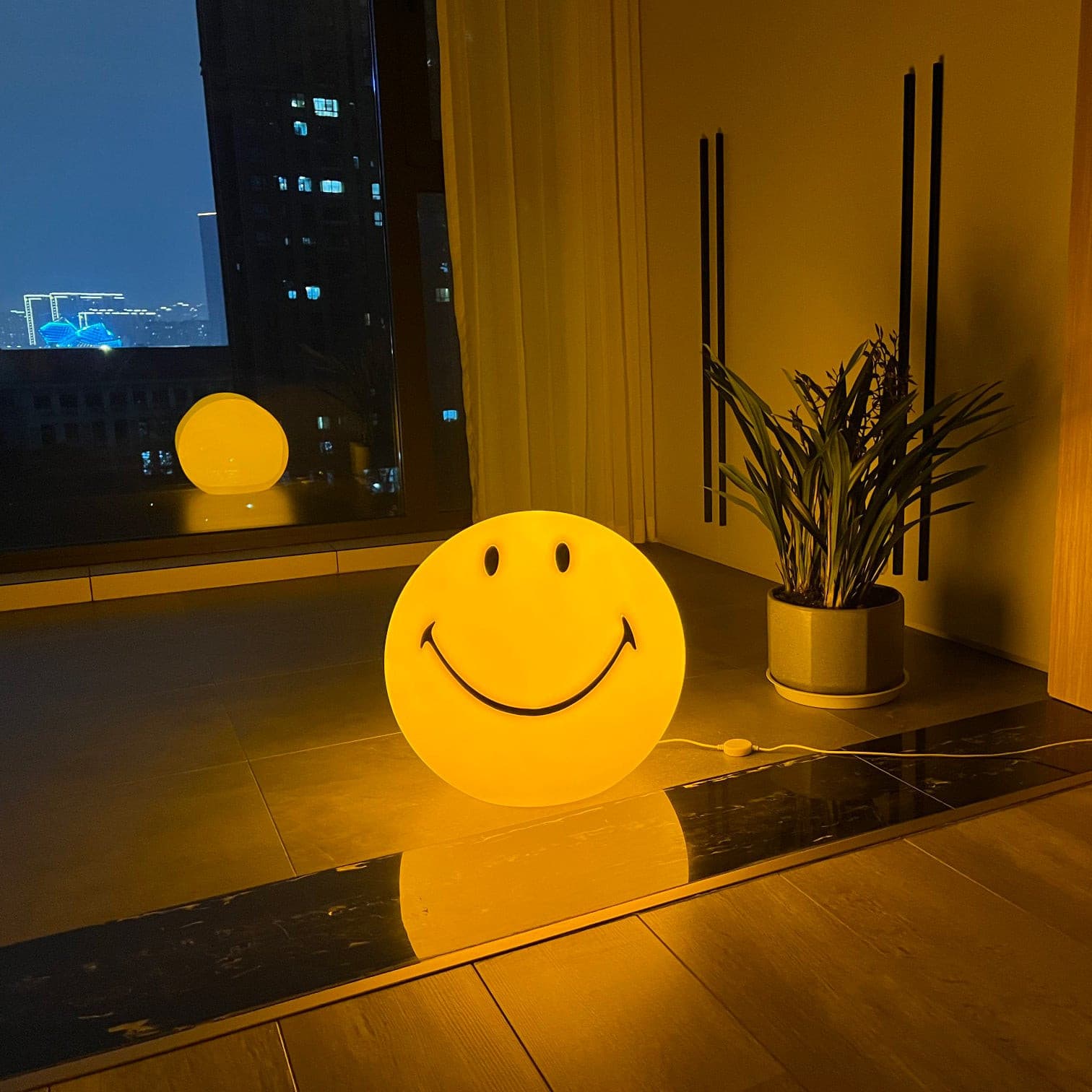 Mr Maria Smiley Table Lamp - Lumpaz