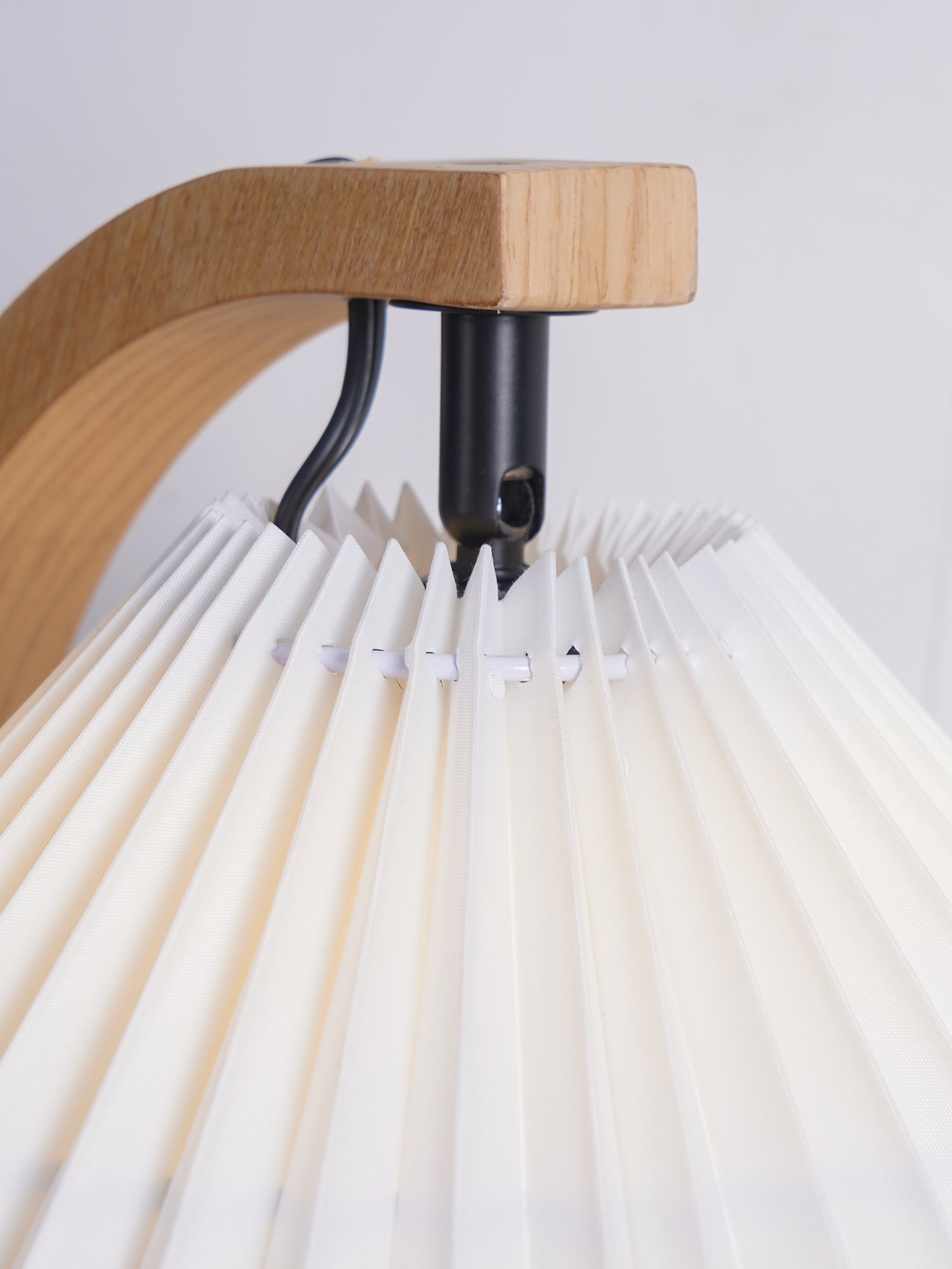 Caprani Wooden Table Lamp - Lumpaz