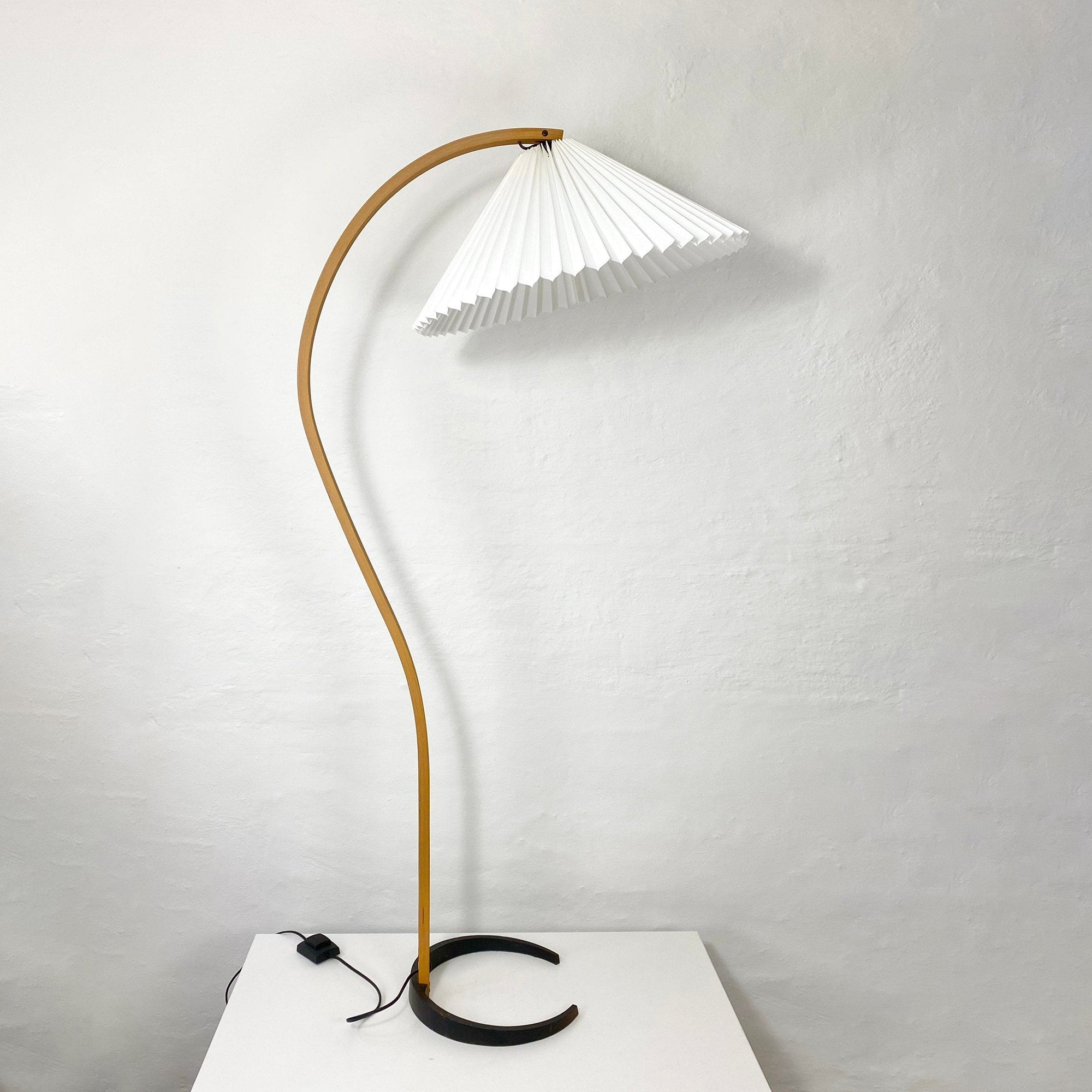 Caprani Wooden Floor Lamp - Lumpaz