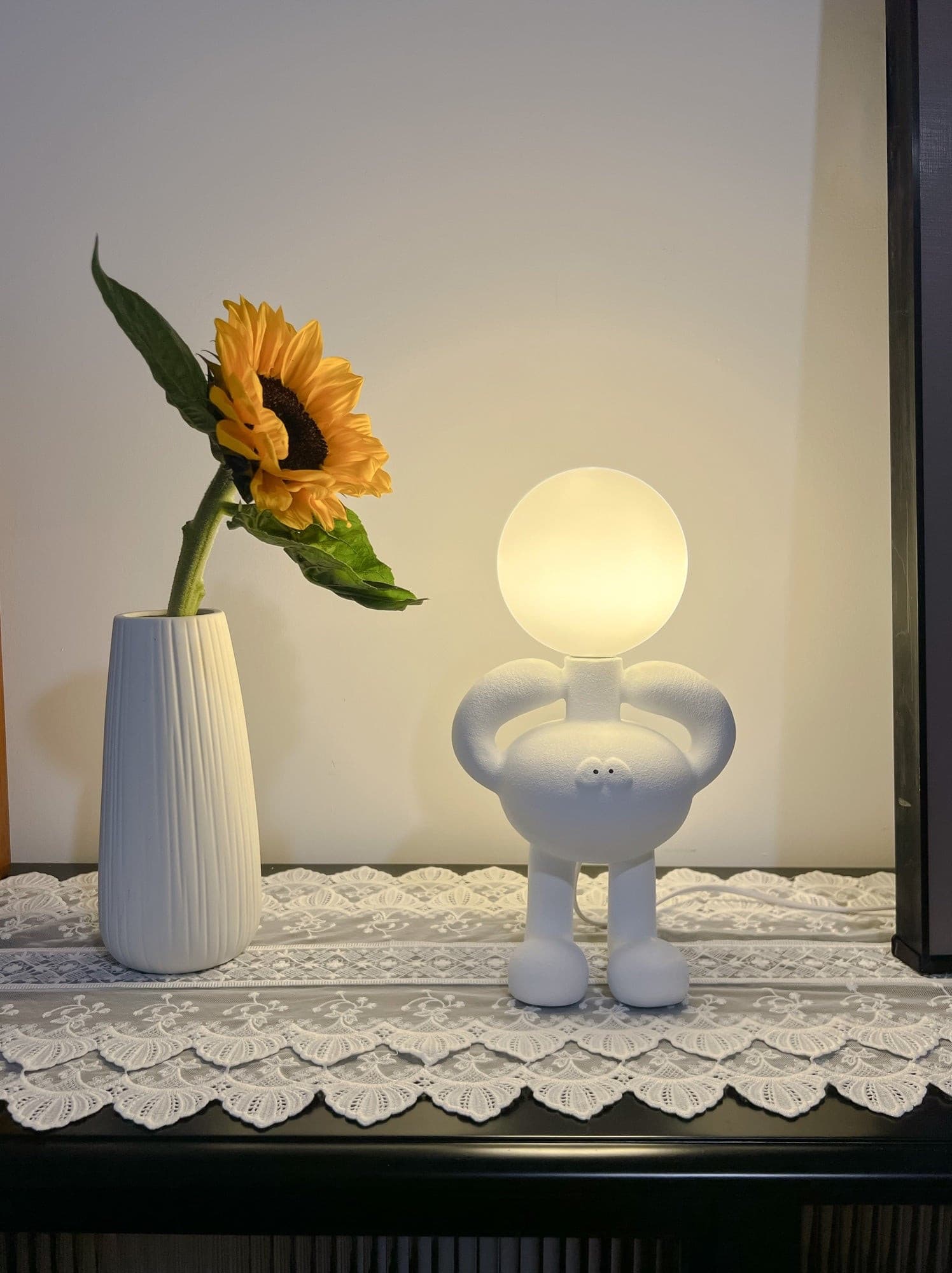 Resin Robot Table Lamp - Lumpaz
