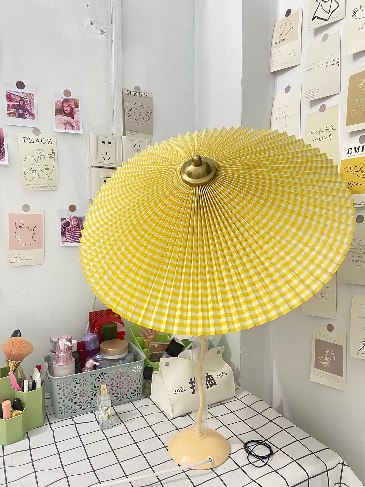 Wiggly Pleated Table Lamp - Lumpaz
