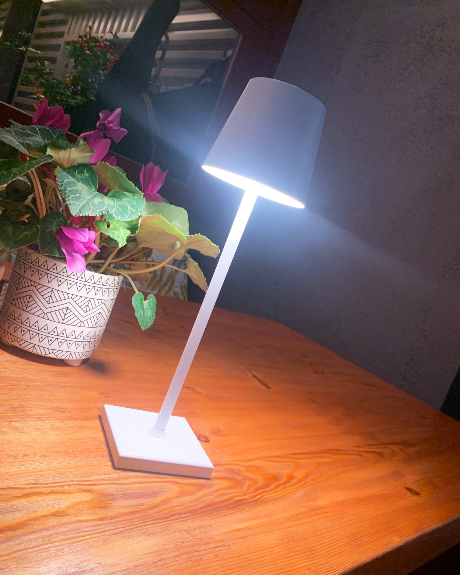 Poldina Built-in Battery Table Lamp - Lumpaz