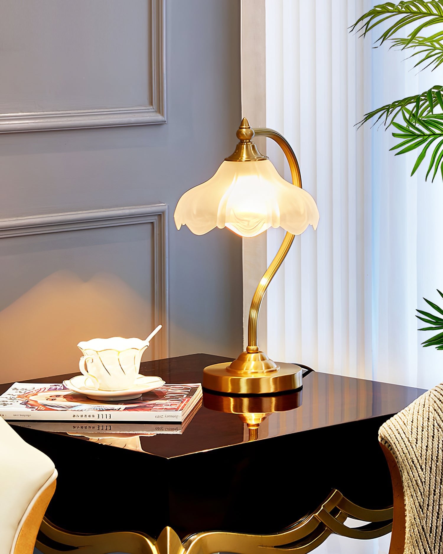 Magnolya Flower Table Lamp - Lumpaz