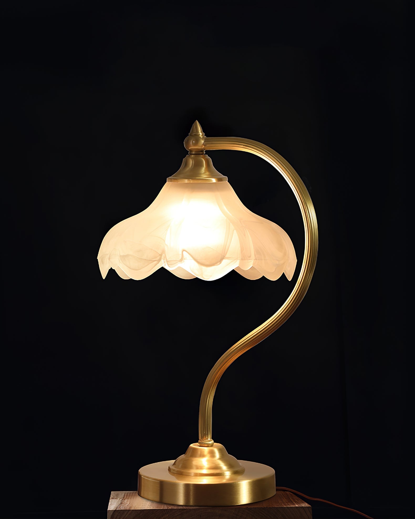 Magnolya Flower Table Lamp - Lumpaz