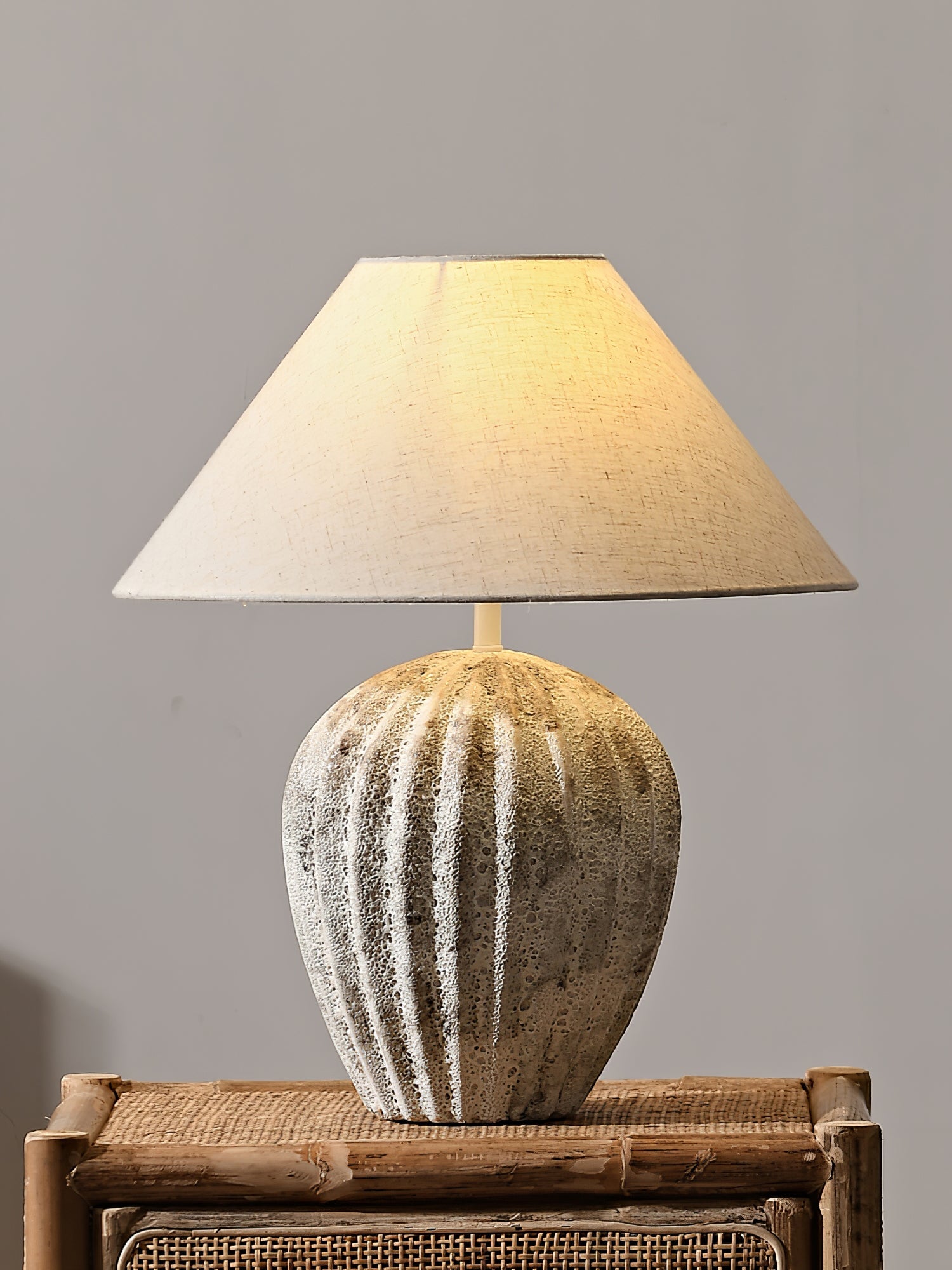 Fluted Ceramic Table Lamp - Lumpaz