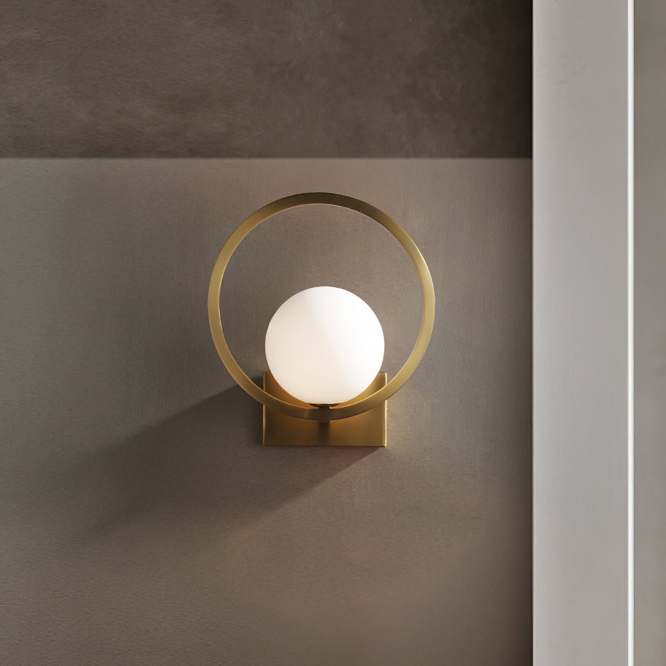 Lunar Brass Wall Lamp - Lumpaz