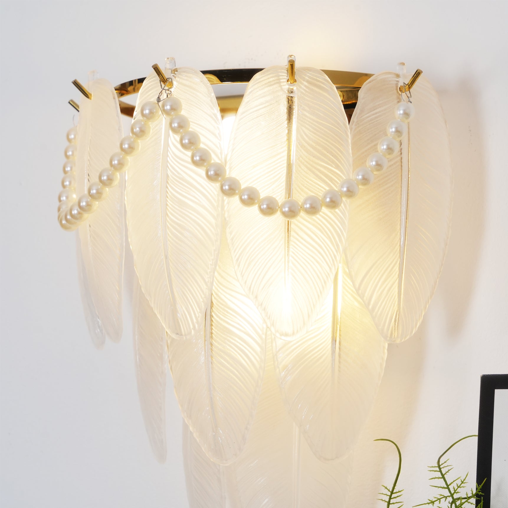 Feather Pearl Wall Lamp - Lumpaz