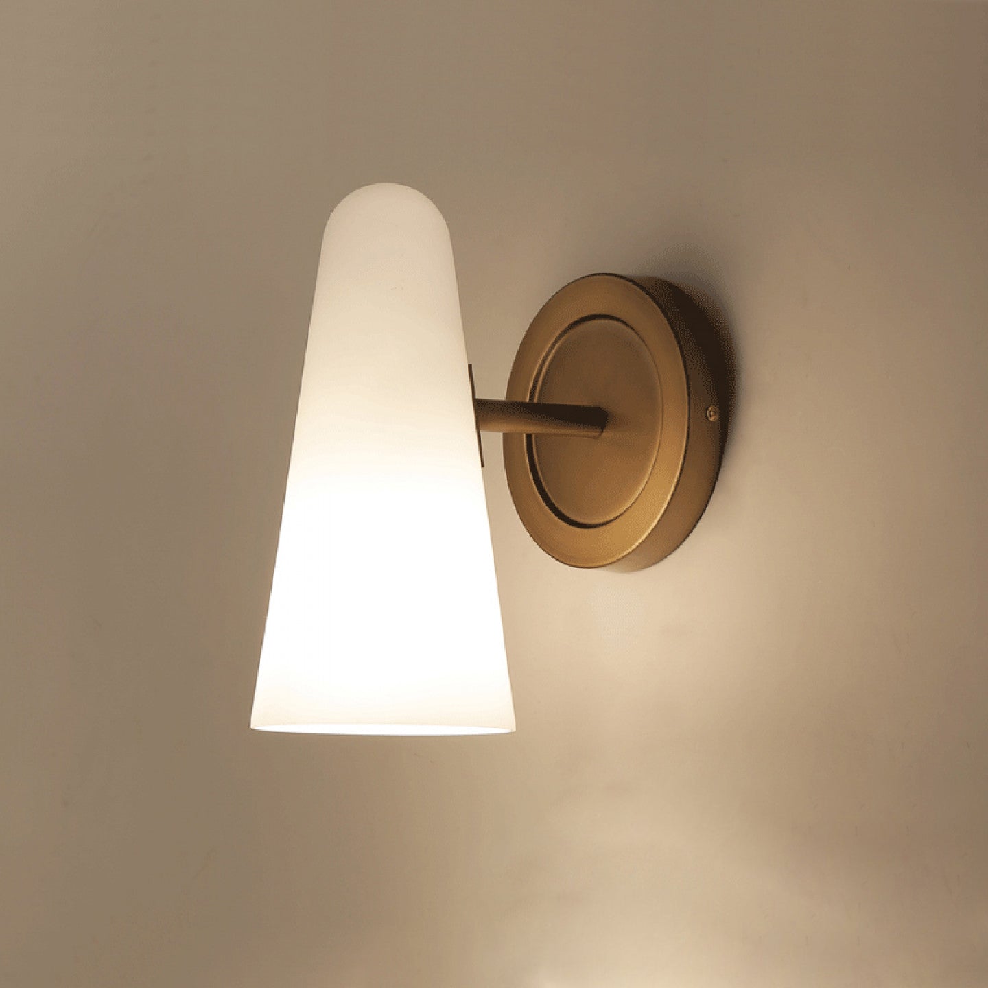 Montfaucon Wall Lamp - Lumpaz