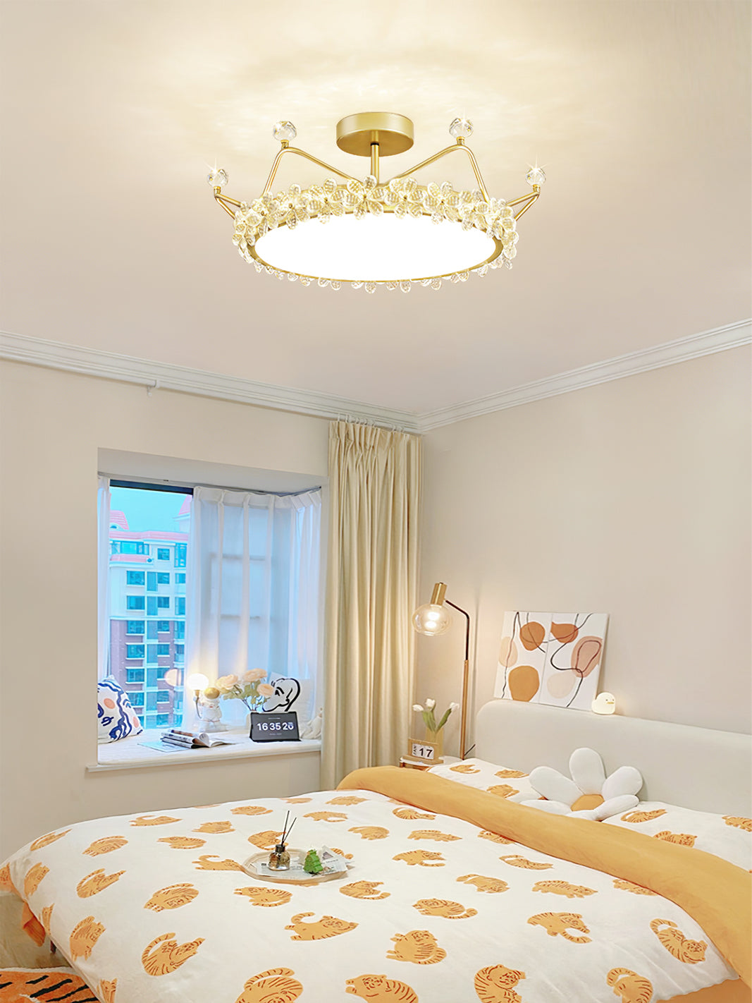 Petal Crown Ceiling Lamp - Lumpaz