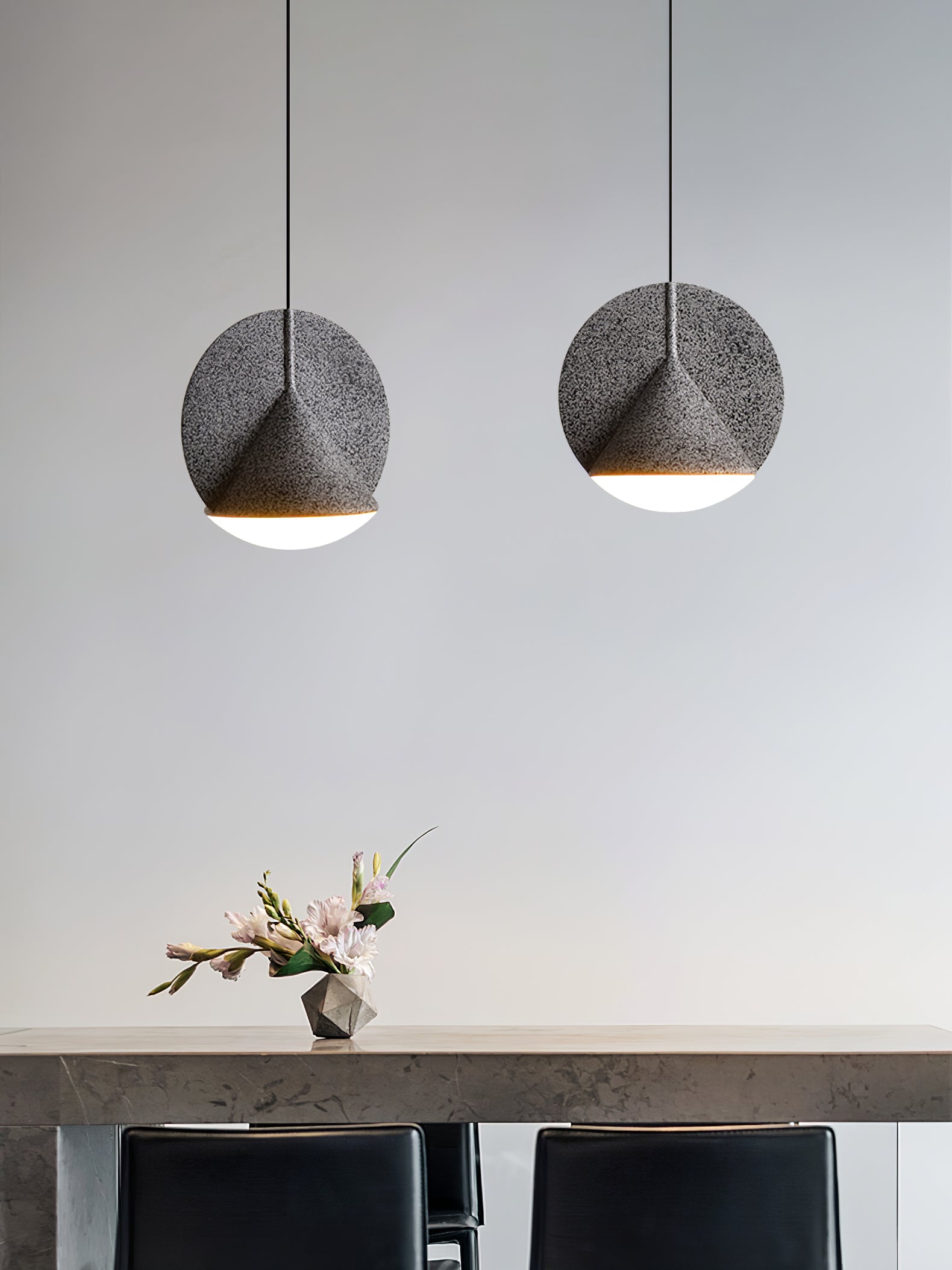 Ossa Resin Pendant Lamp - Lumpaz
