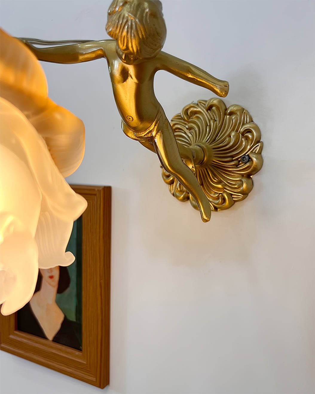 Putti Statuettes Brass Wall Lamp - Lumpaz