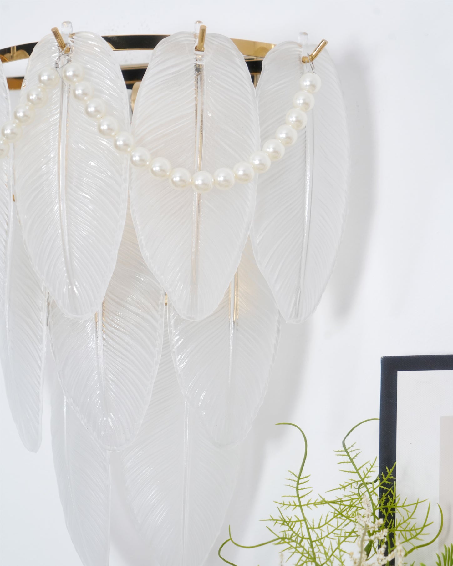 Feather Pearl Wall Lamp - Lumpaz