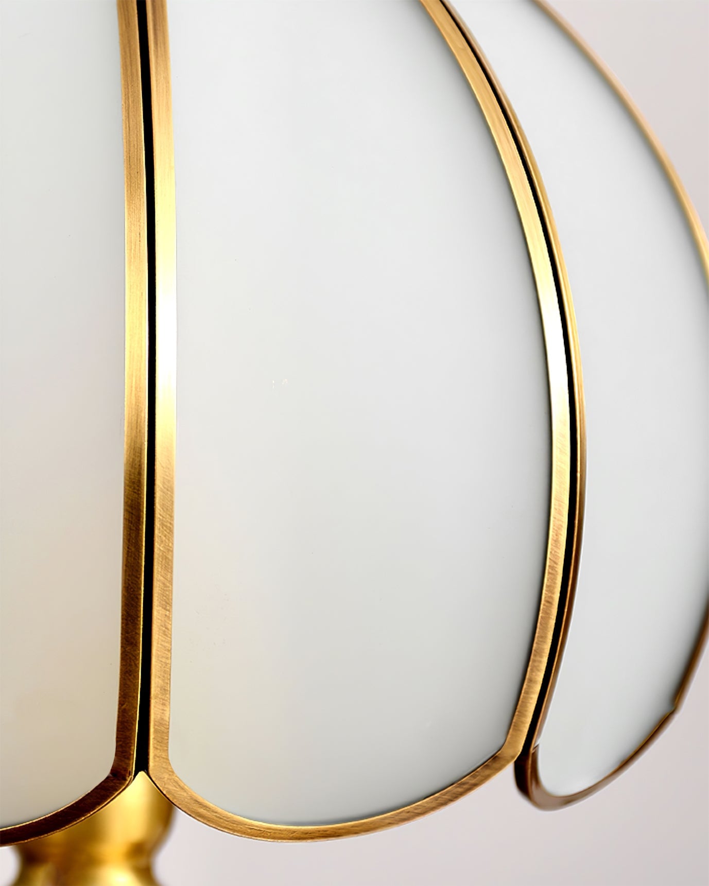 Tomyeus Brass Table Lamp - Lumpaz