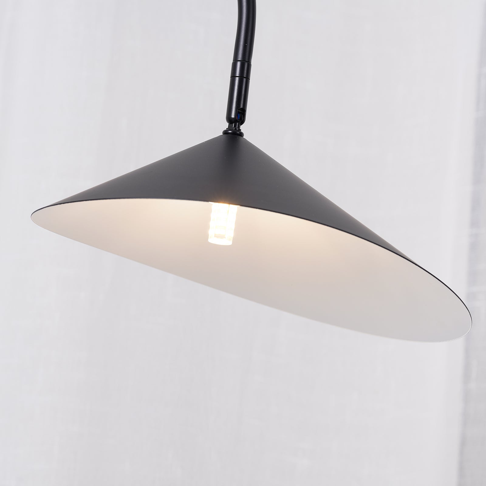Arum Table Lamp - Lumpaz