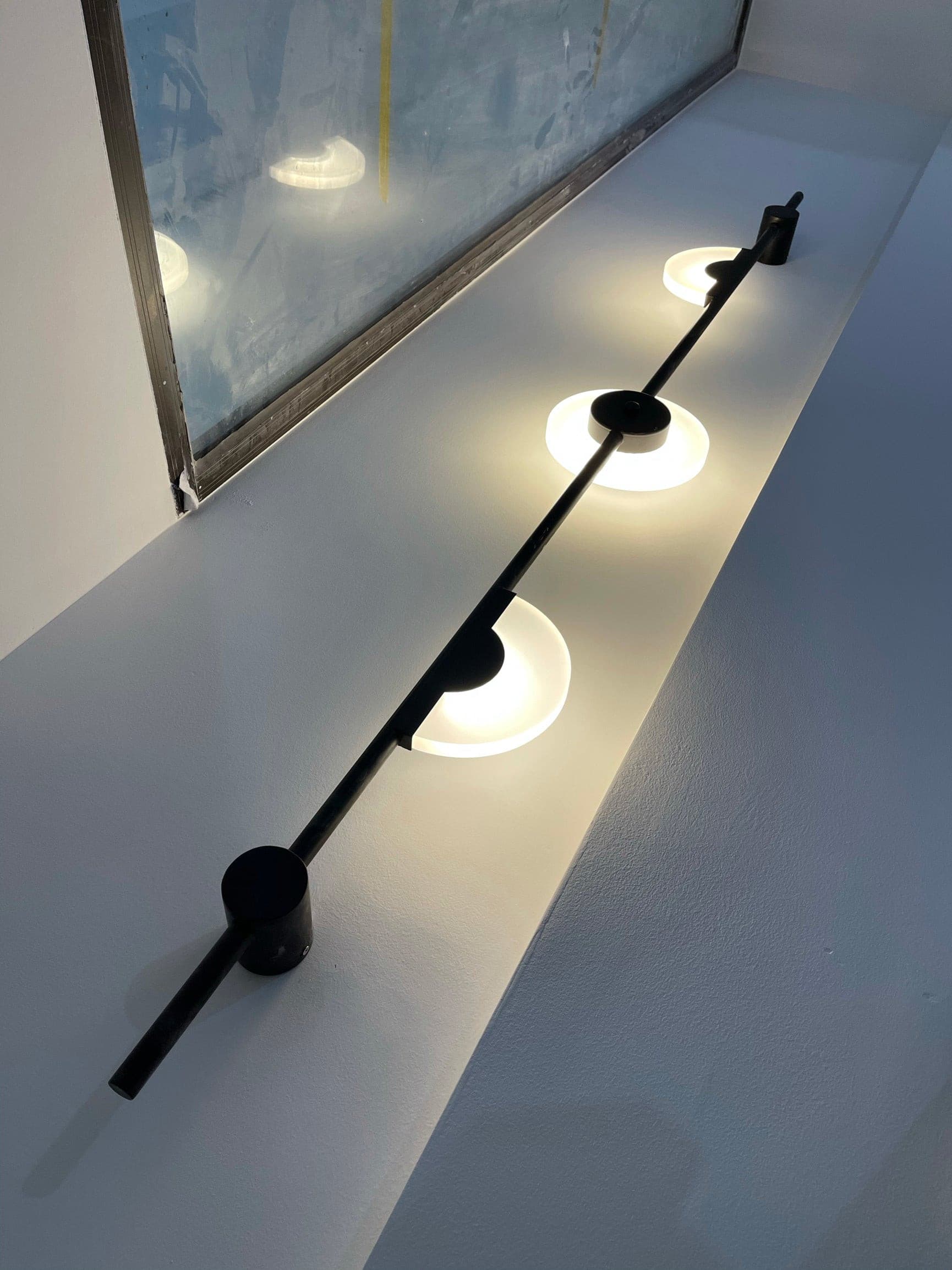 Black Slender Alabaster Wall Lamp - Lumpaz