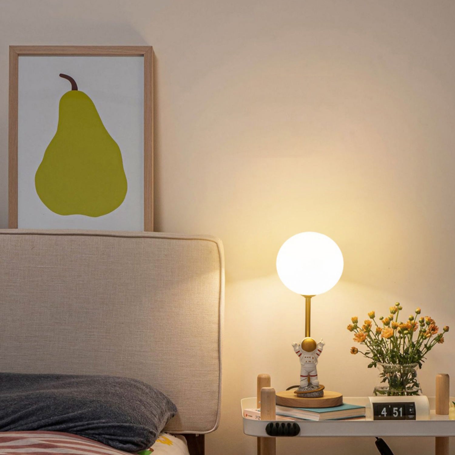 Creative Moon Table Lamp - Lumpaz