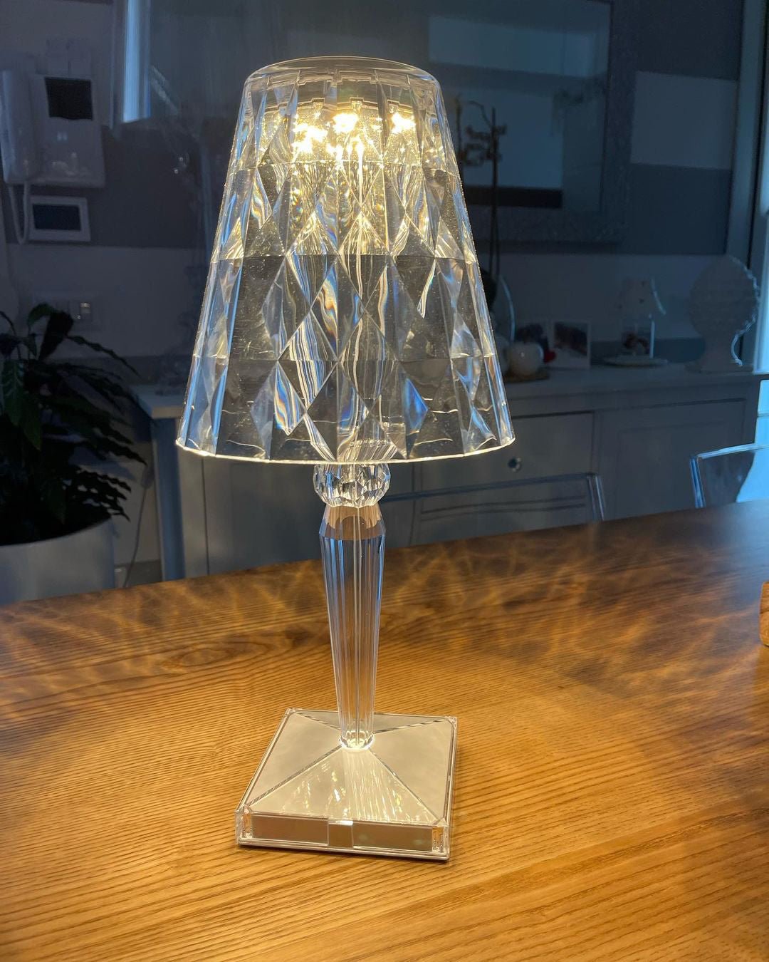 Sparkle Glam Built-in Battery Table Lamp - Lumpaz
