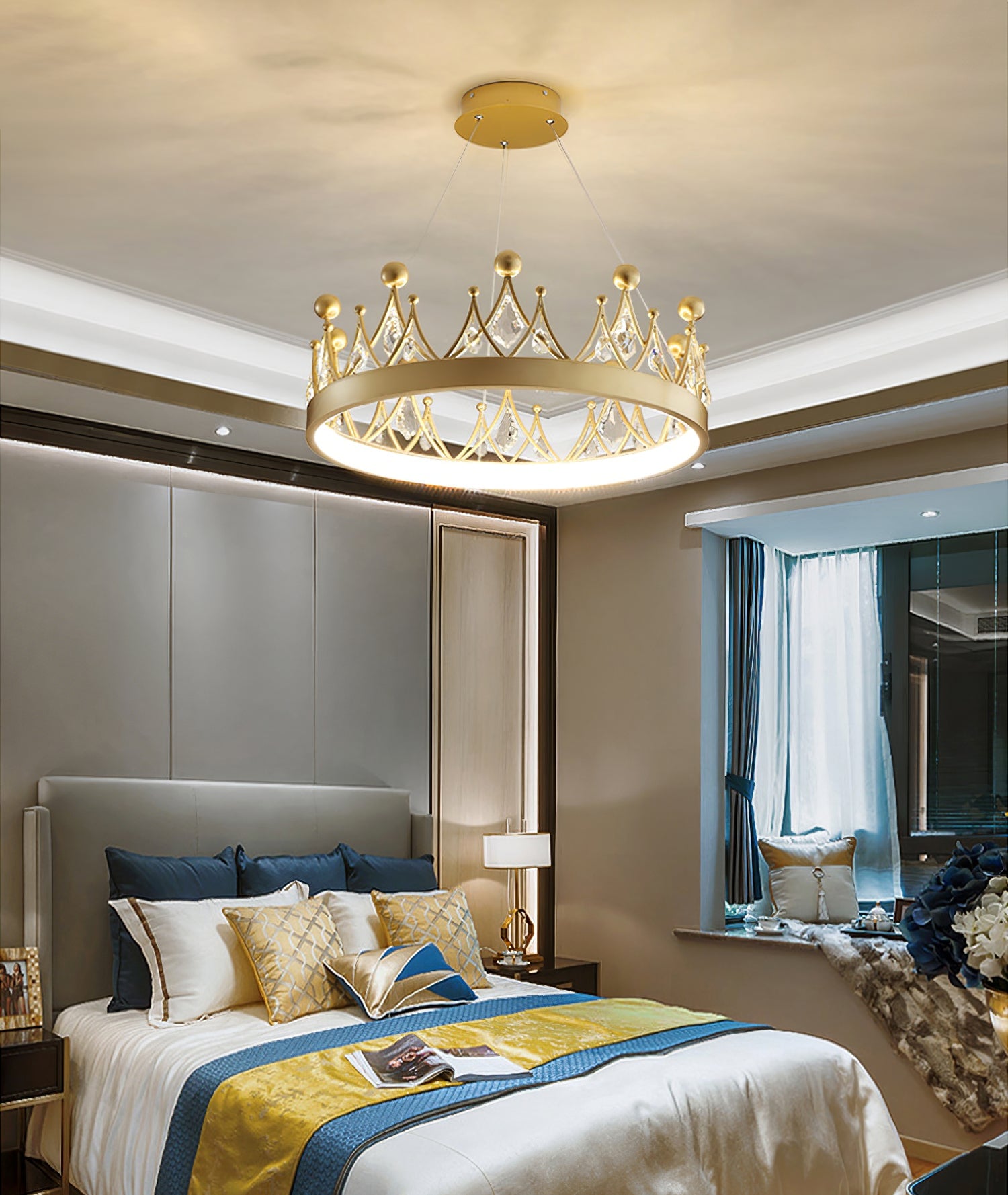 Crown Chandelier - Lumpaz