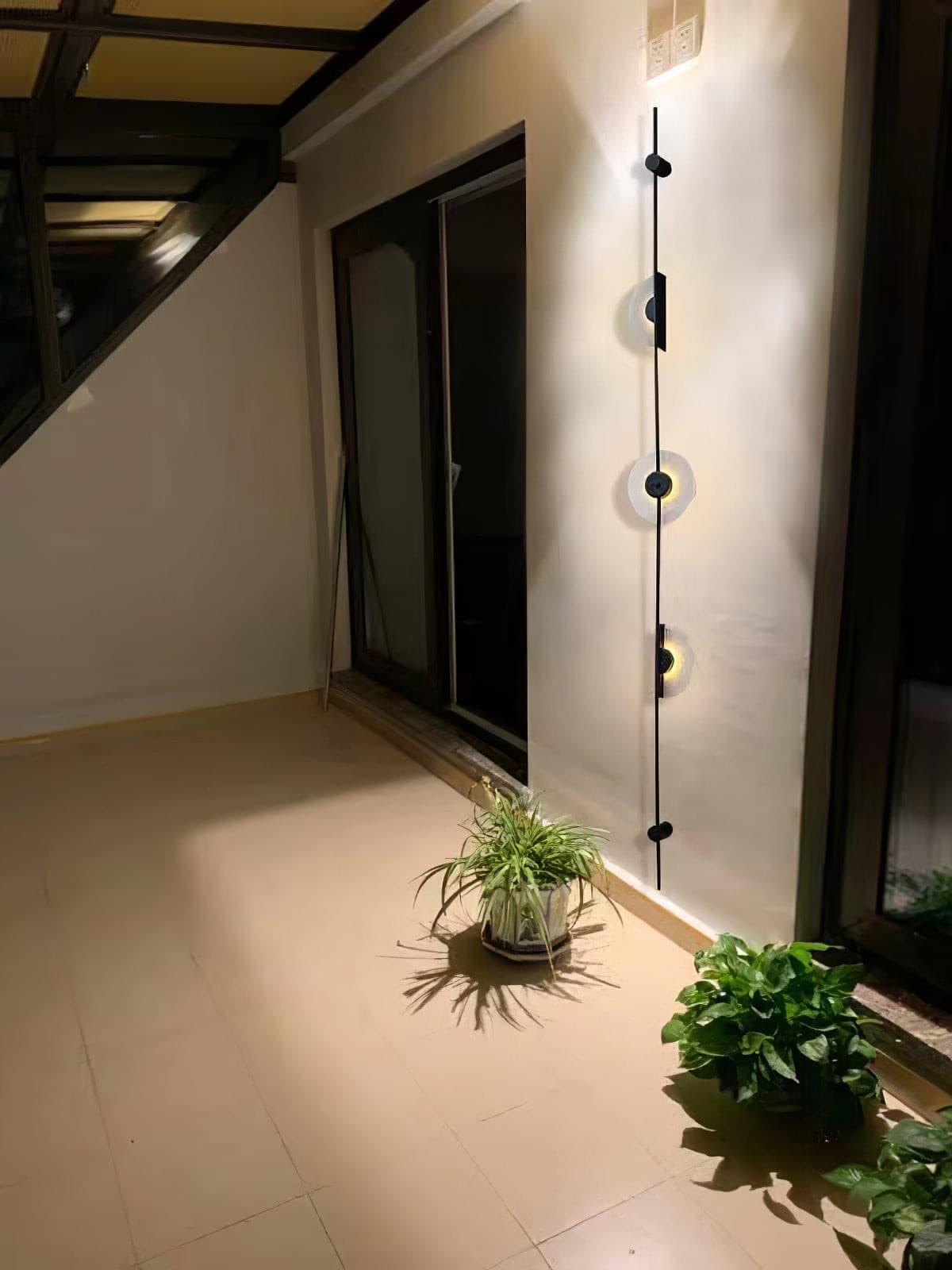 Black Slender Alabaster Wall Lamp - Lumpaz