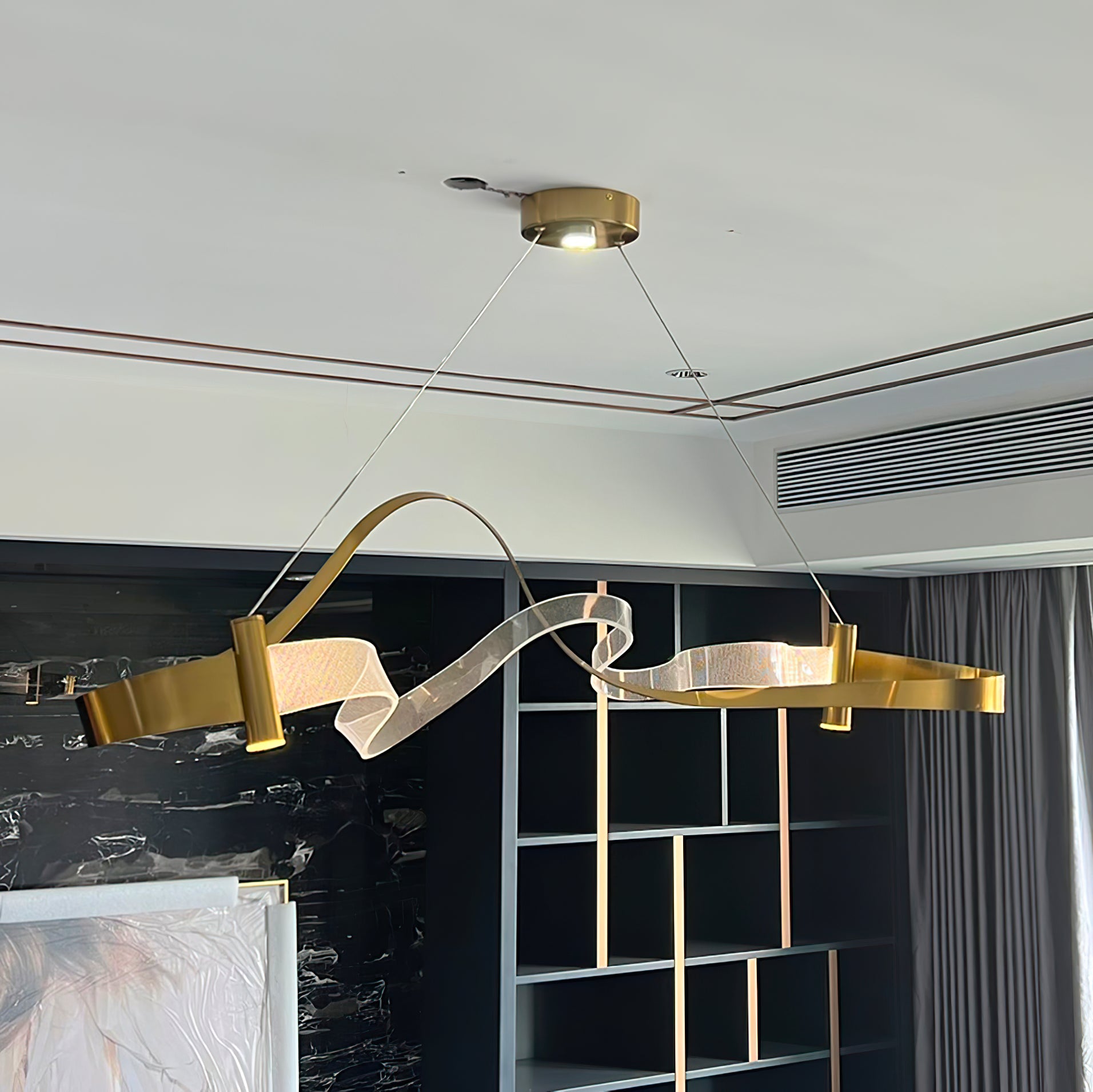 Zephyr LED Linear Chandelier - Lumpaz